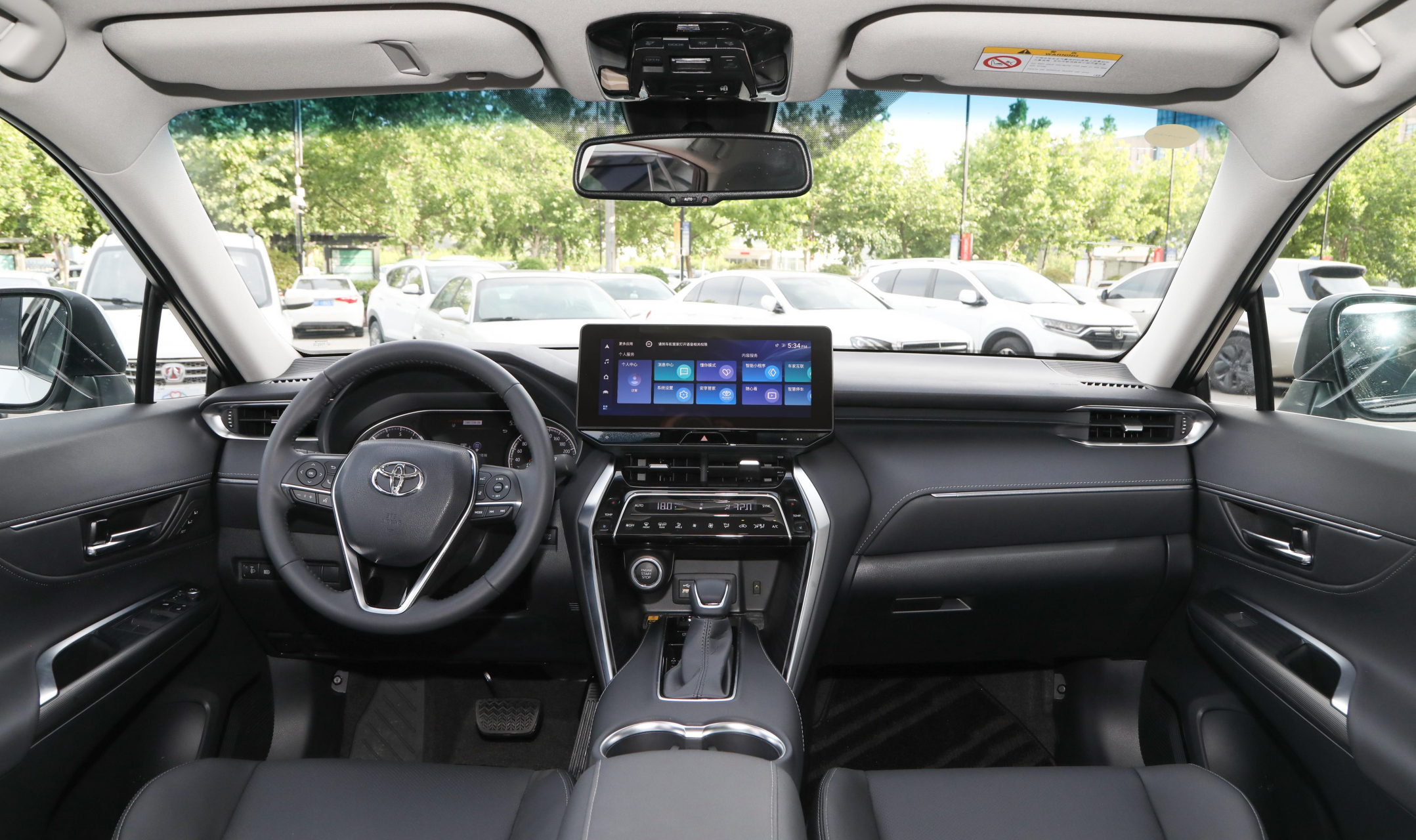 日前,一汽丰田2023款凌放harrier正式上市,新车推出9款车型可选,售价