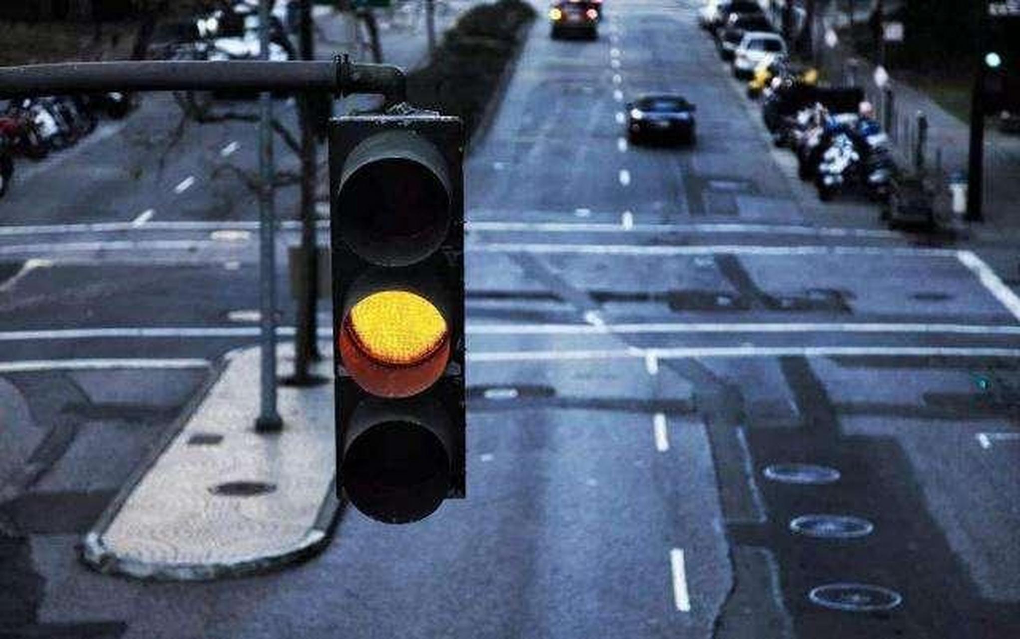 闯黄灯要扣分吗,一般情况,机动车闯黄灯会被扣分并罚款