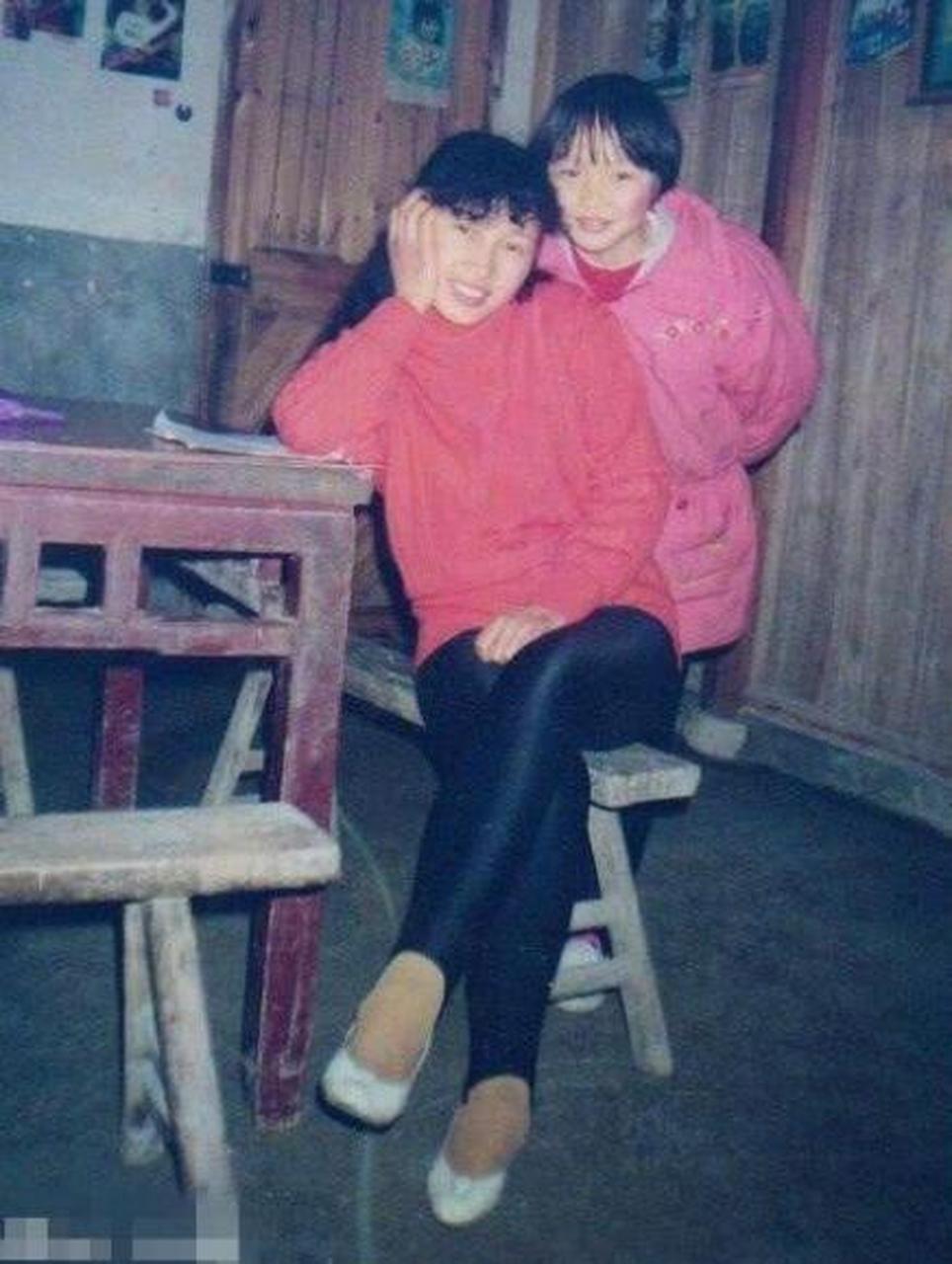 80年代,中国女性最流行的时尚单品之一是"健美裤",有些地区也叫"体型