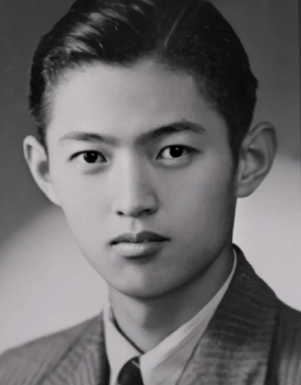 两代三原院士, 邹承鲁年轻时代的照片. 他眉如峰,目如星, 俊美非凡