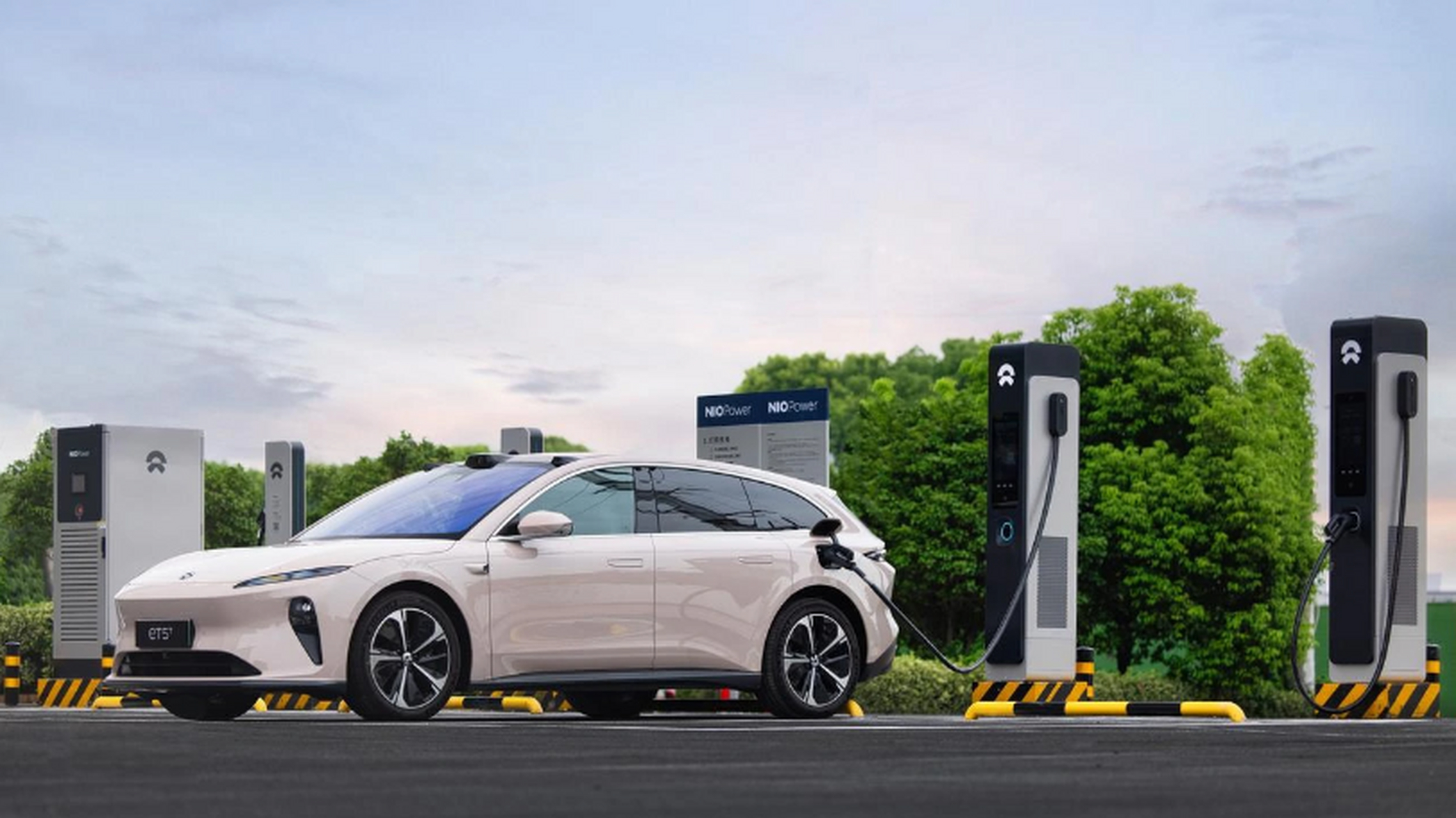 宣布第 3000 座充电站上线,位于内蒙古自治区乌兰察布市丰镇恒瑞酒店