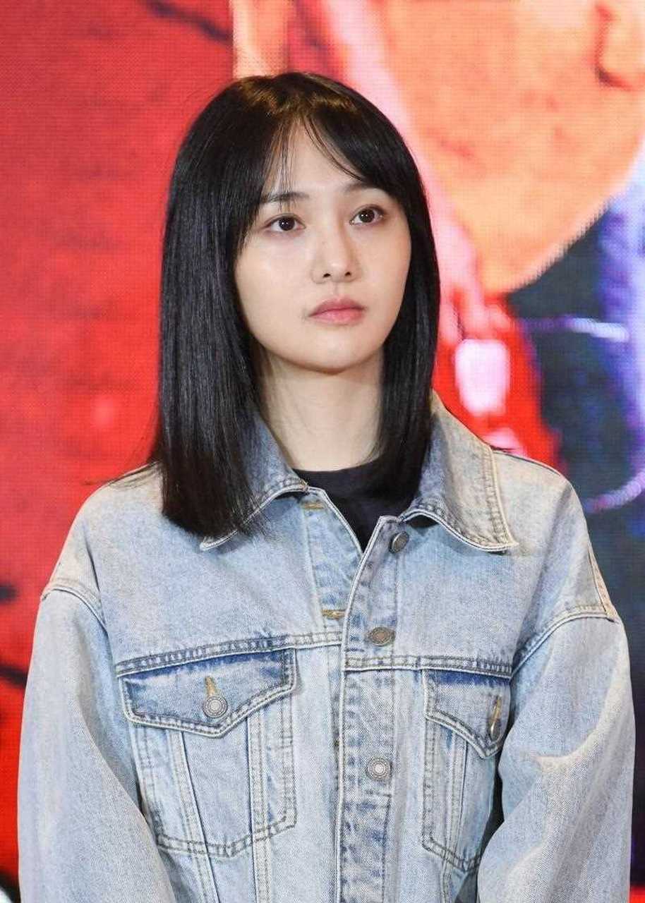 【郑爽与前团队开撕】[偷笑]  6月13日晚上,郑爽在微博上面发长文