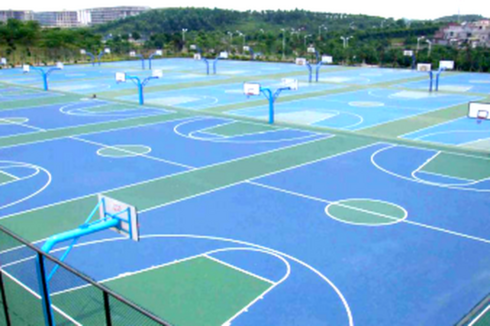 篮球场材料# #硅pu塑胶篮球场#  裕升硅pu篮球场的性能特点: 1,专业