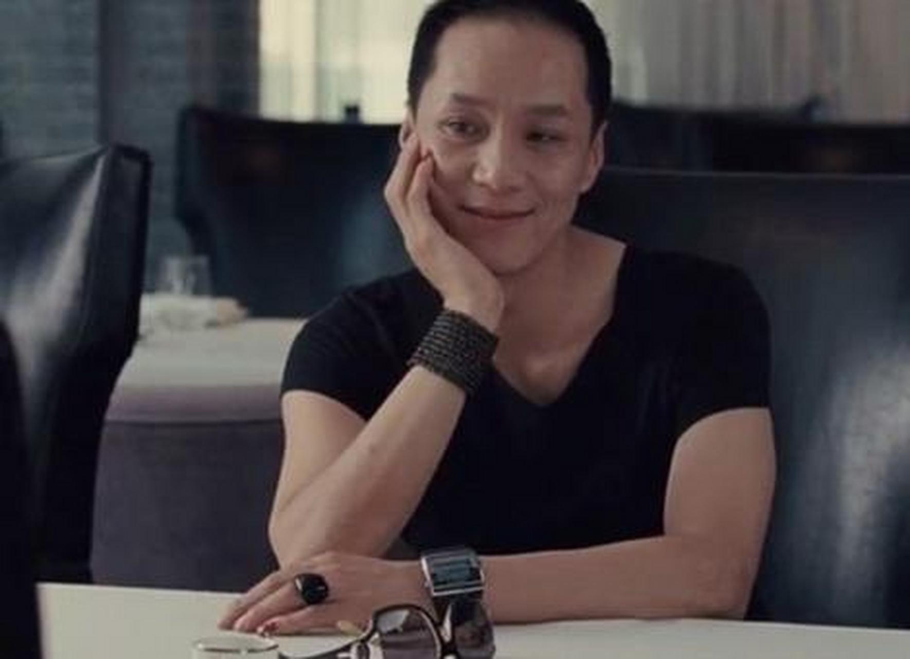 2008年《非诚勿扰》上映,冯远征饰演的"娘娘腔"建国意外走红.