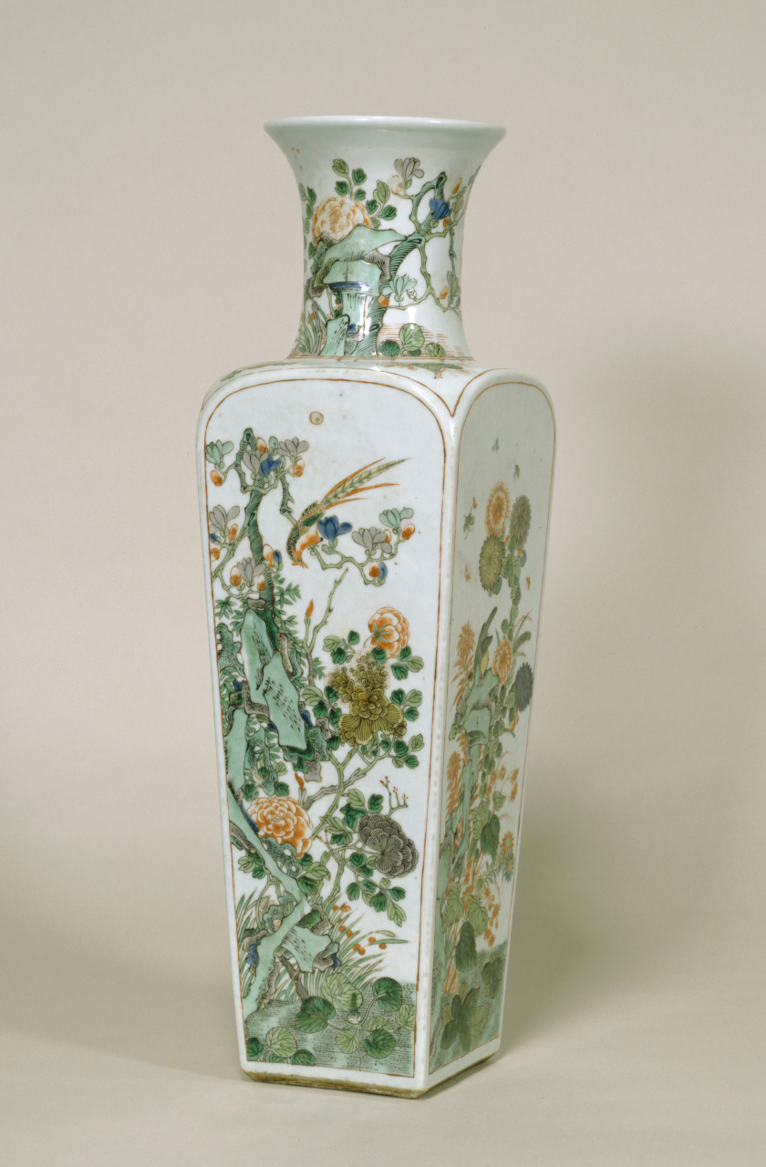 海外存珍之日本——清代·五彩花鸟纹方瓶#古玩瓷器收藏