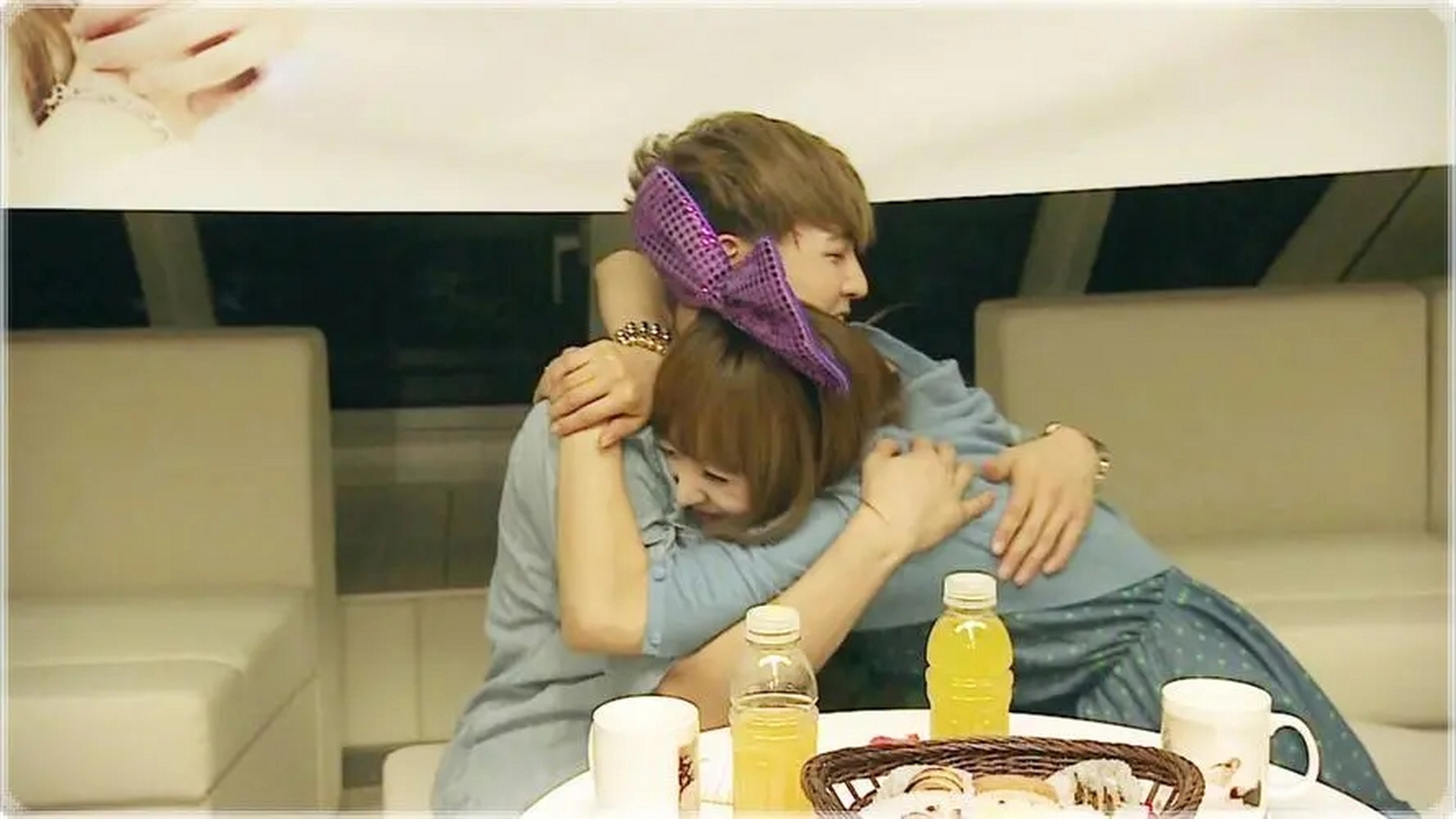 尼坤在某节目中提到被介绍的房子和马尔代夫度蜜月的房子很像,主持人