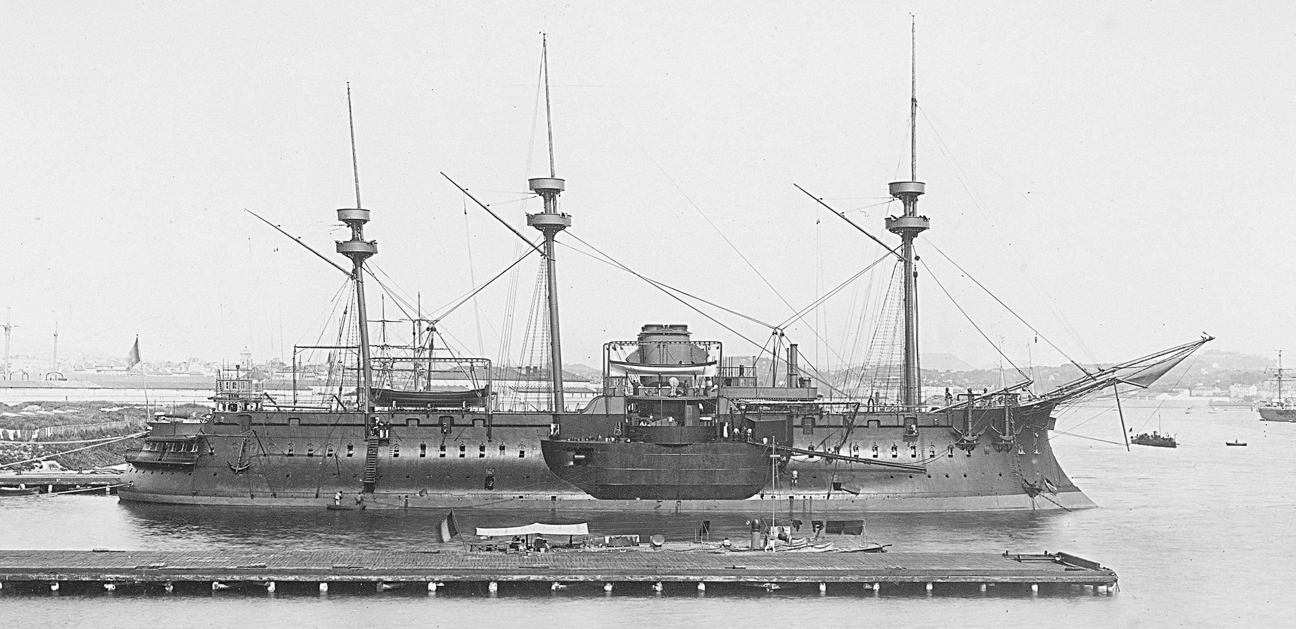 敬畏(可畏)号(redoutable)于 1872 年下水(尽管一些出版物也说是