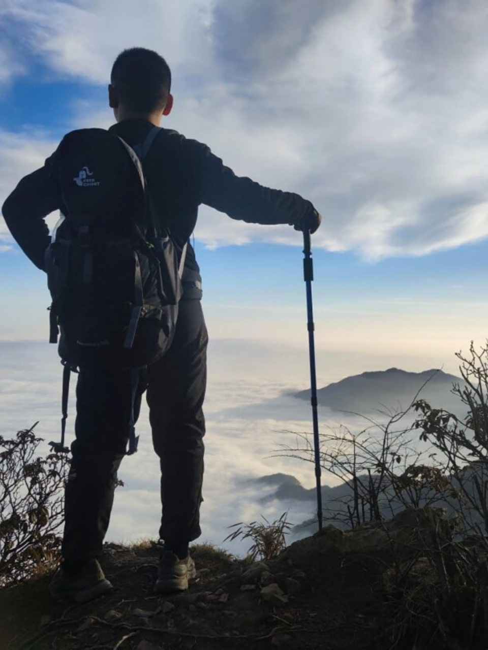 更遗憾的是,别人在吃火锅,我却在吃泡面