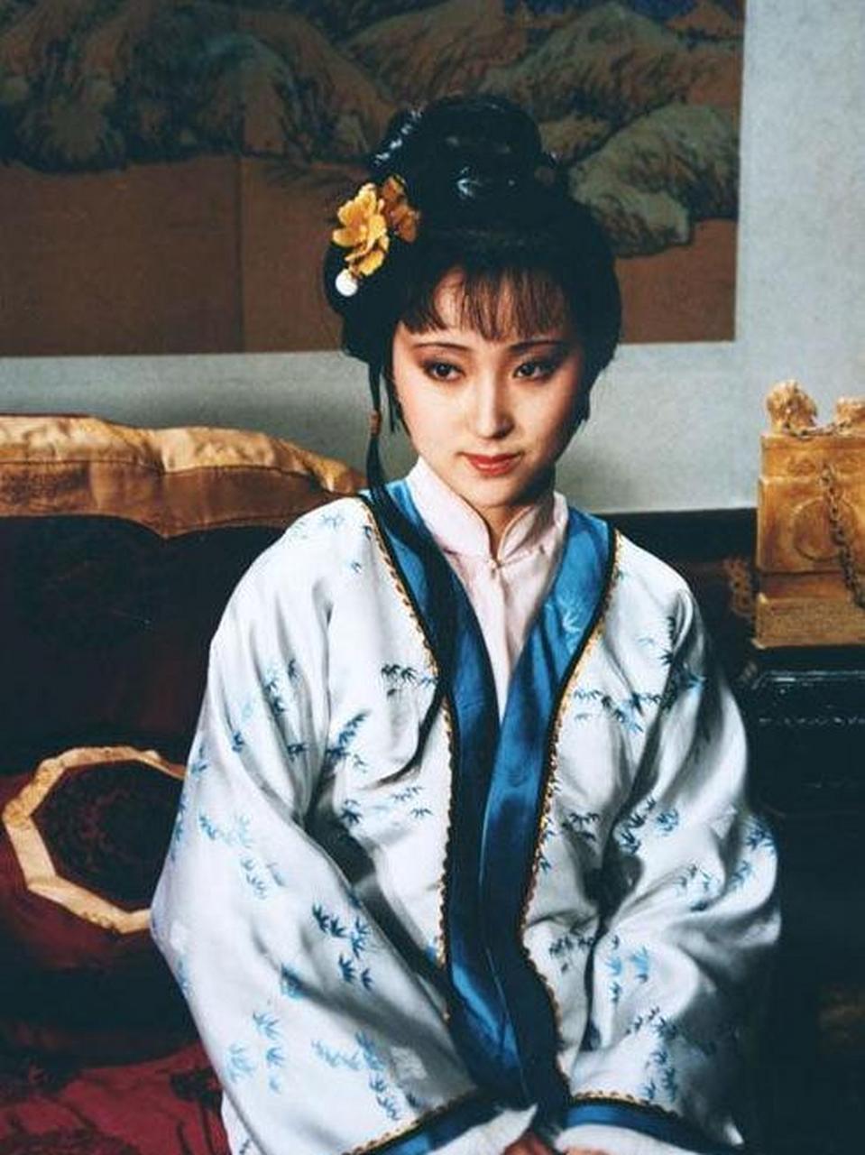 红楼梦里,为何要安排一个貌似比黛玉还要优秀的薛宝琴出场薛宝琴这个