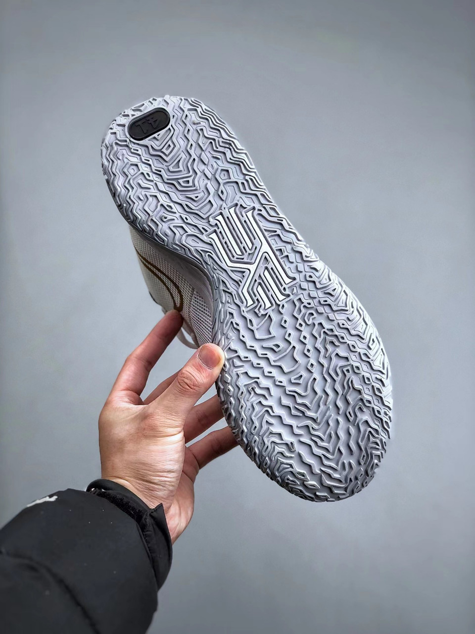 nike kyrie 7 ep 白黑金 专业实战篮球鞋