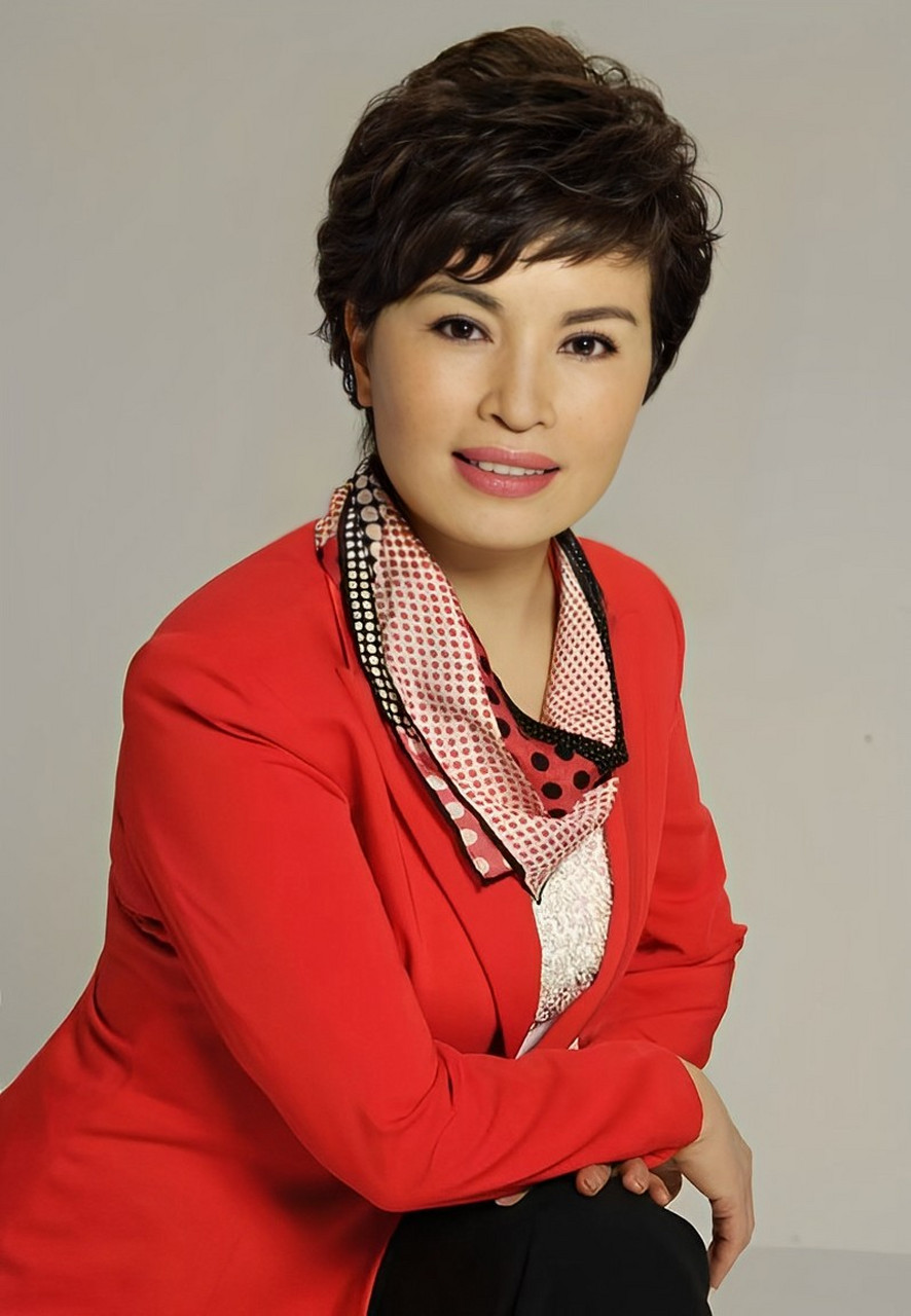 当时毕业于北京广播学院的李瑞英在学院里任教,不久