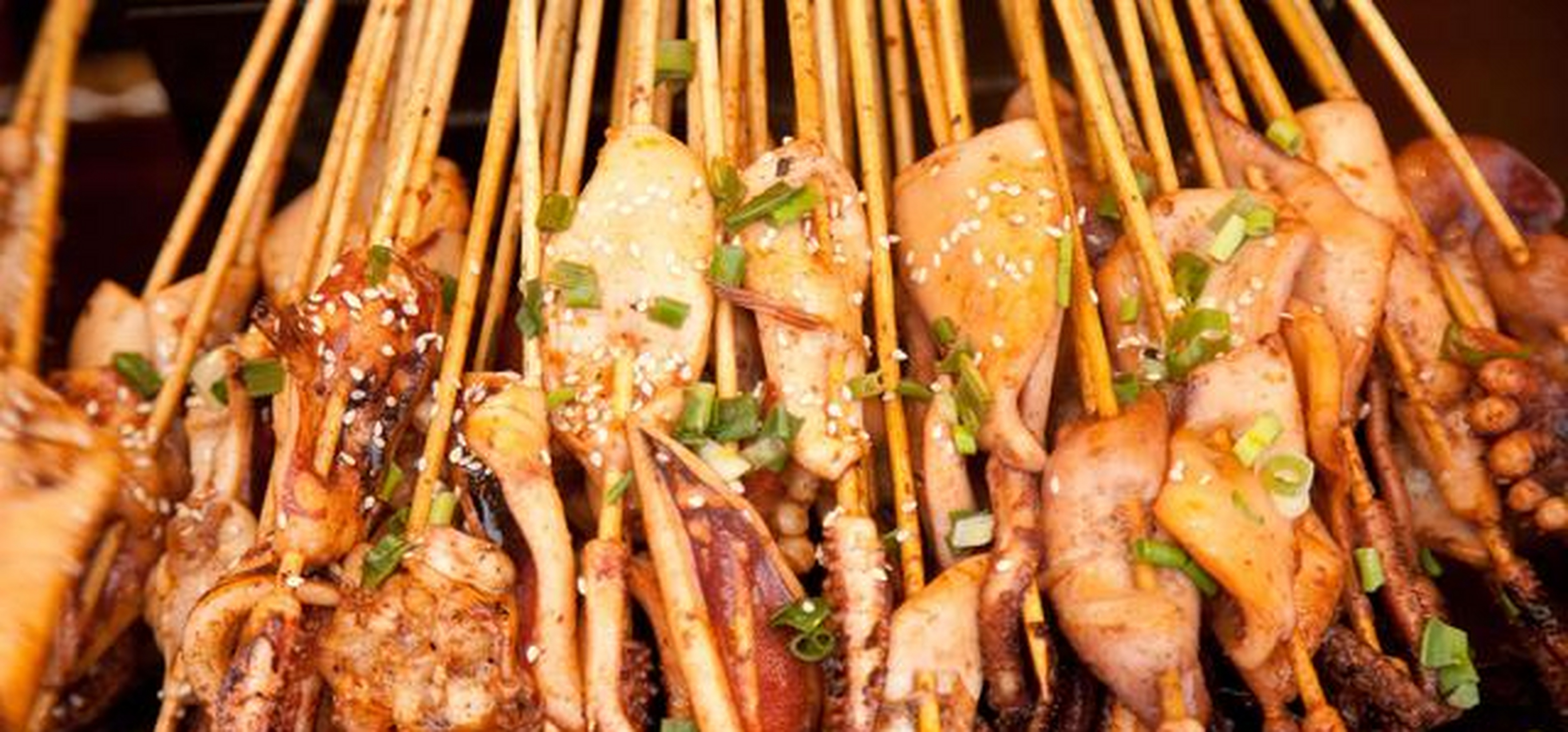 颜色,新鲜的鱿鱼外面会有一层可爱的粉色皮肤,用福尔马林泡过的鱿鱼和