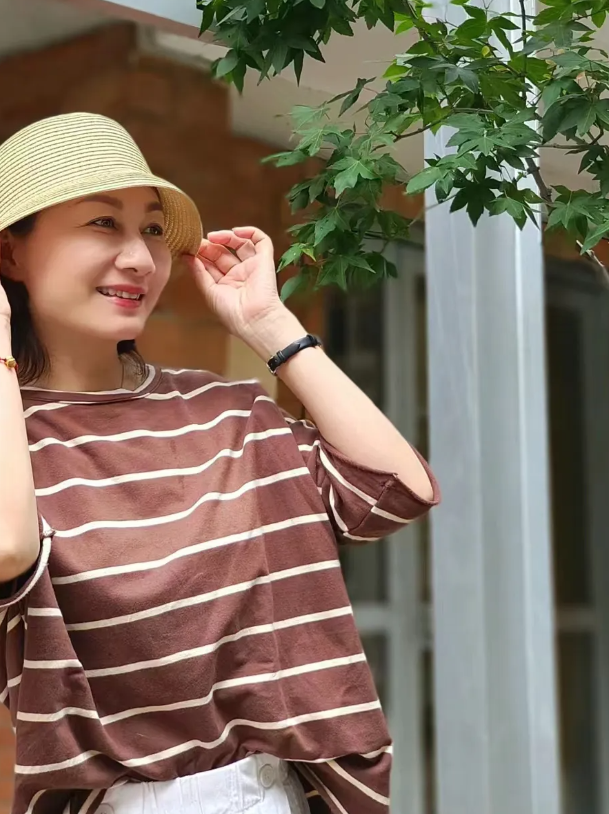 在一个家庭中,妻子小芳是一个善良而有智慧的女性