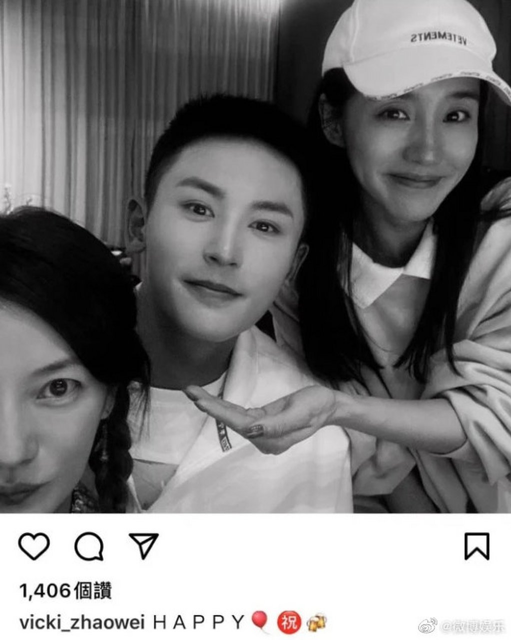 【赵薇张哲瀚王智合照】 3月4日晚,赵薇在社交平台晒出与张哲瀚,王智