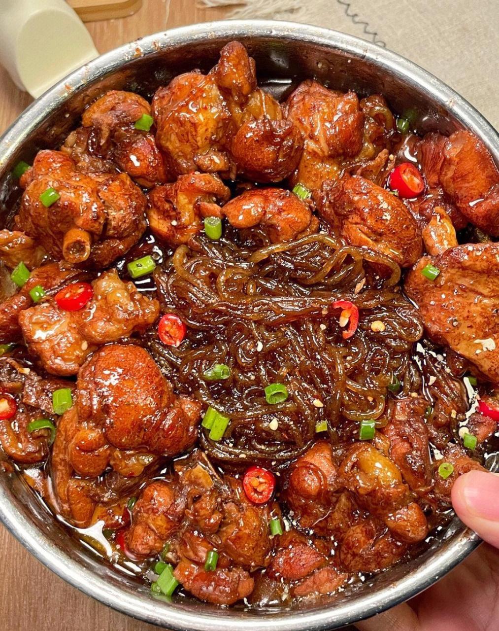 我妈教我的懒人版鸡肉炖粉条7515巨巨巨好吃|||鸡肉炖粉条真的是