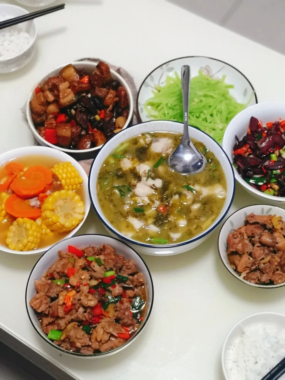 图一,广东朋友吃家常饭 图二,四川朋友吃家常饭 图三,湖南朋友吃家常