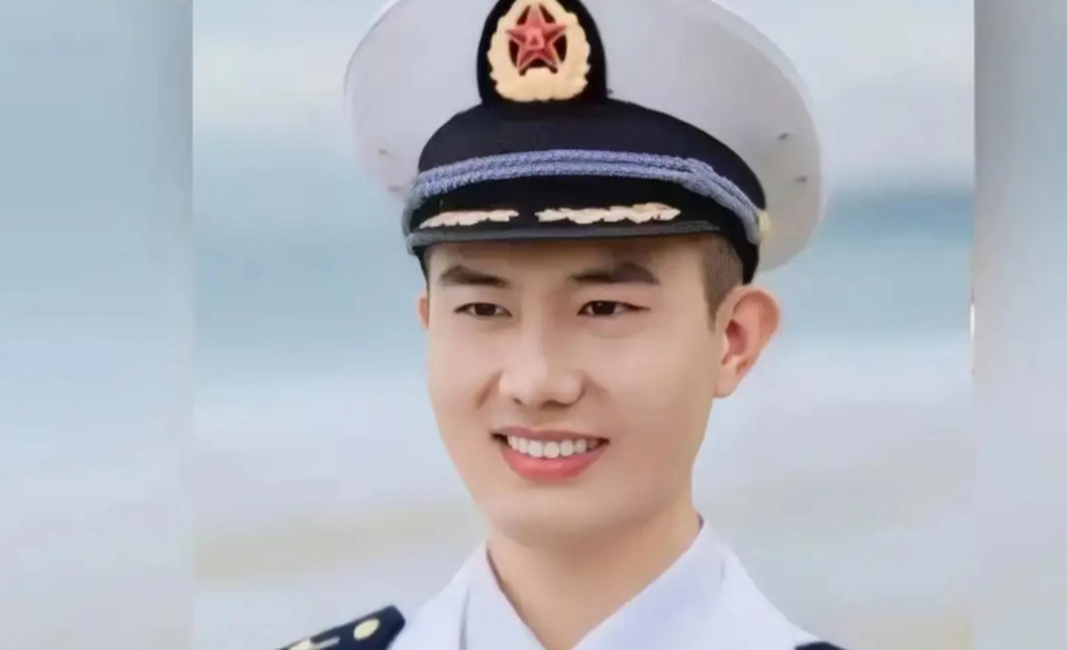 郑福浩是海军特级战斗飞行员,来自山东聊城,在南海实战训练中英勇牺牲