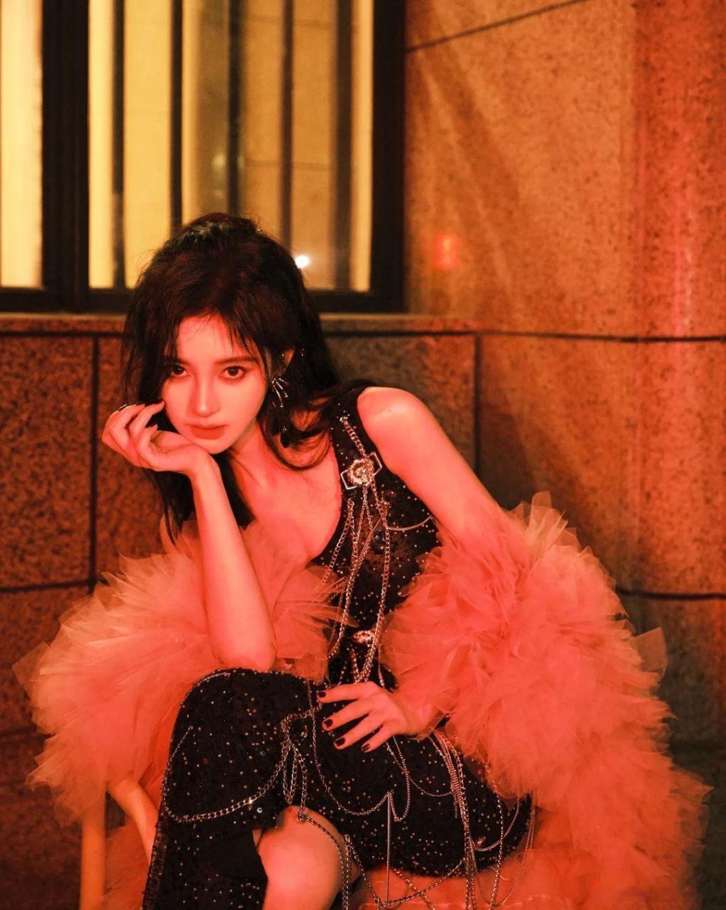 美艳酷飒小鞠上线了!