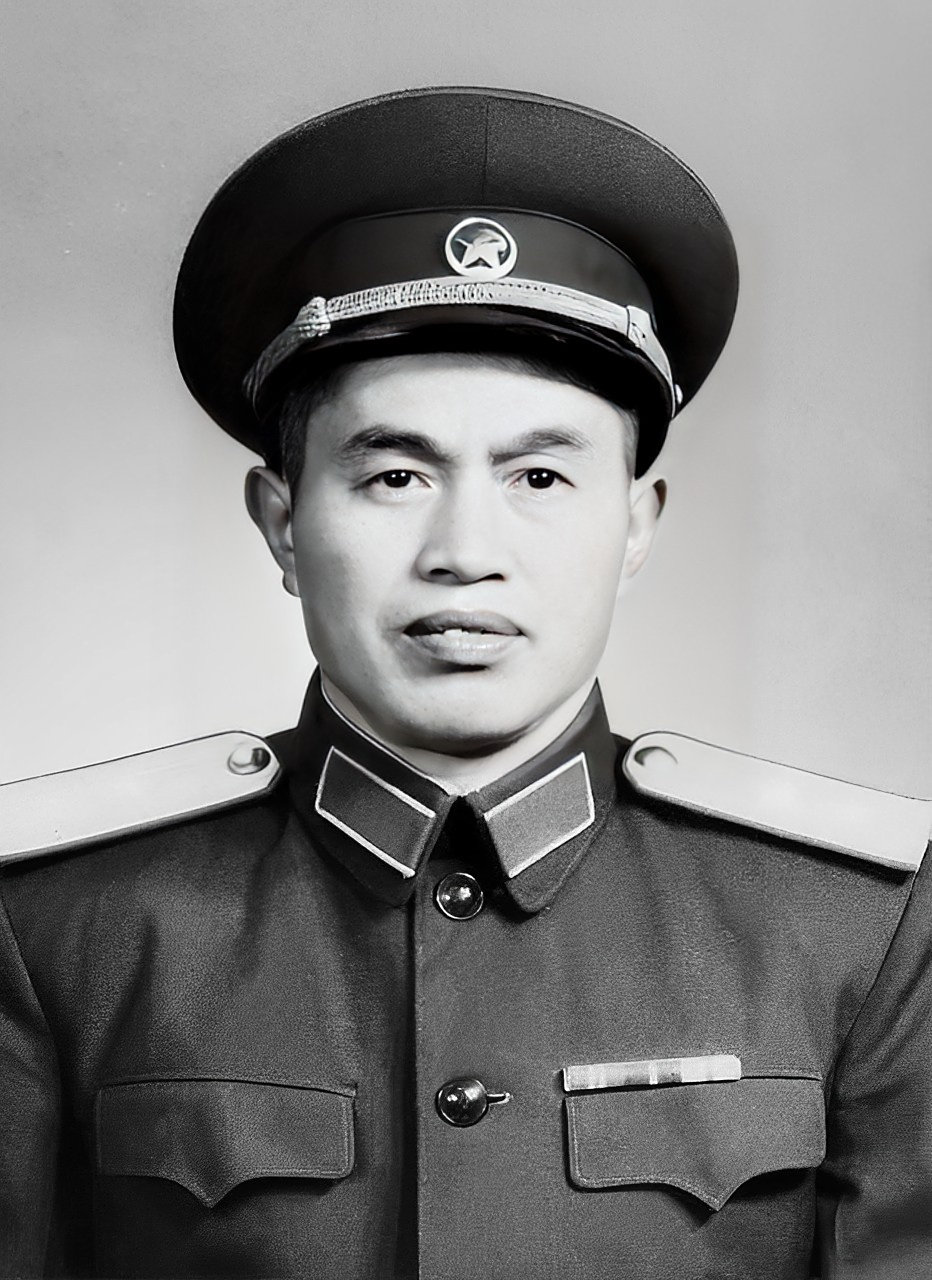 彭先生这样说,但还是和两位将军谈了半个小时左右.