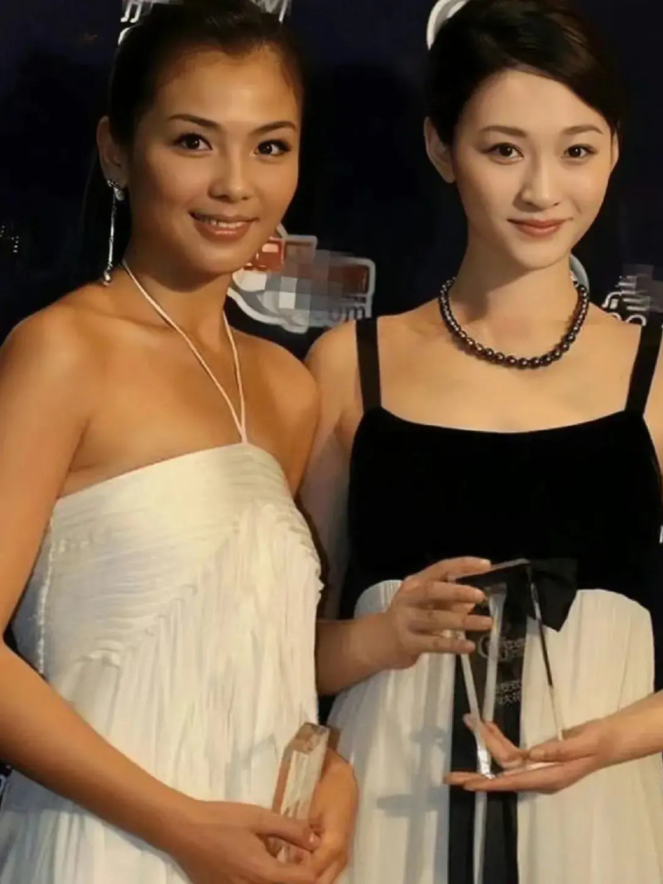 李小冉真的是合照杀手,连跟高圆圆,章子怡合影都胜出!