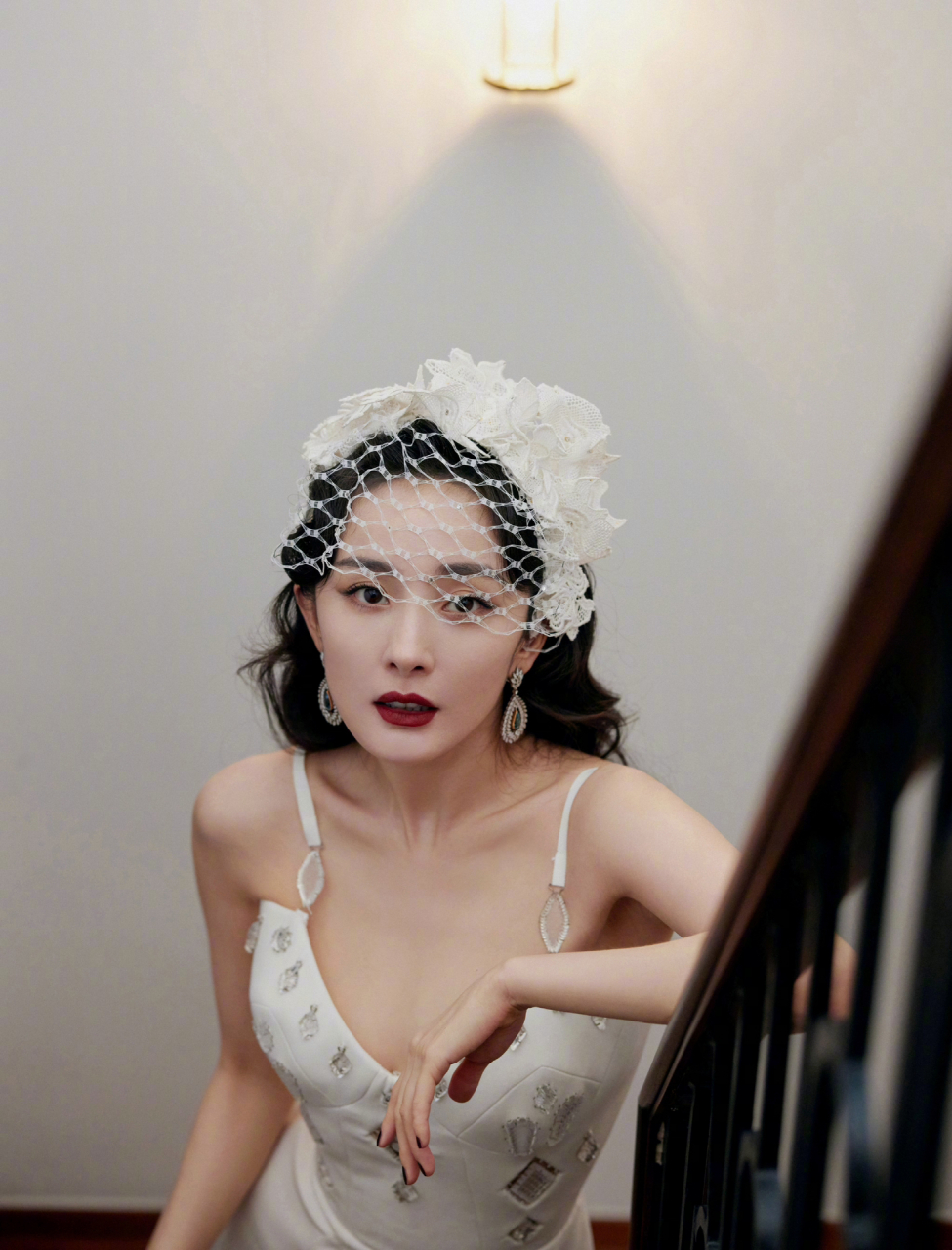 杨幂 | vogue新篇章之夜回顾 [集美r]是明艳大美女呀,纯白蝴蝶点缀,发