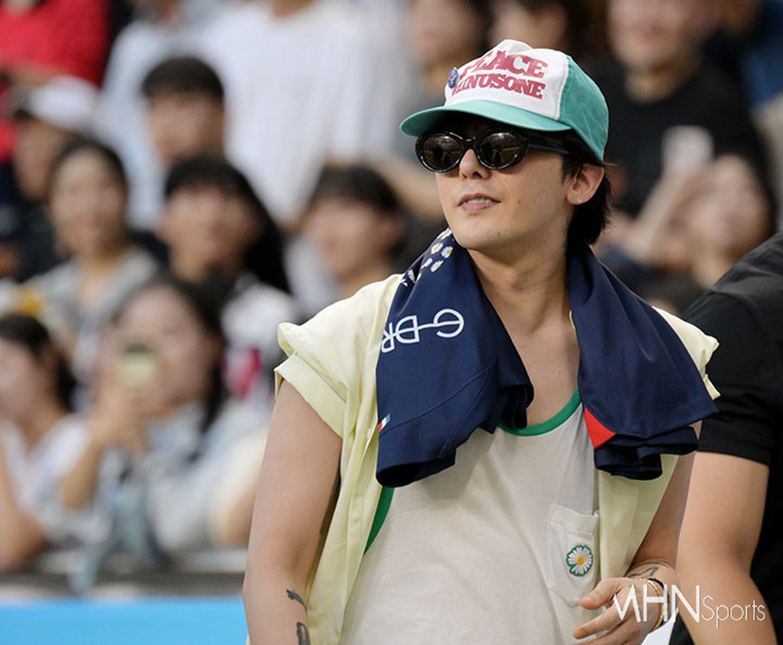 权志龙和内马尔同框,巴黎圣日耳曼在这场友谊赛上还穿了和gd联名的