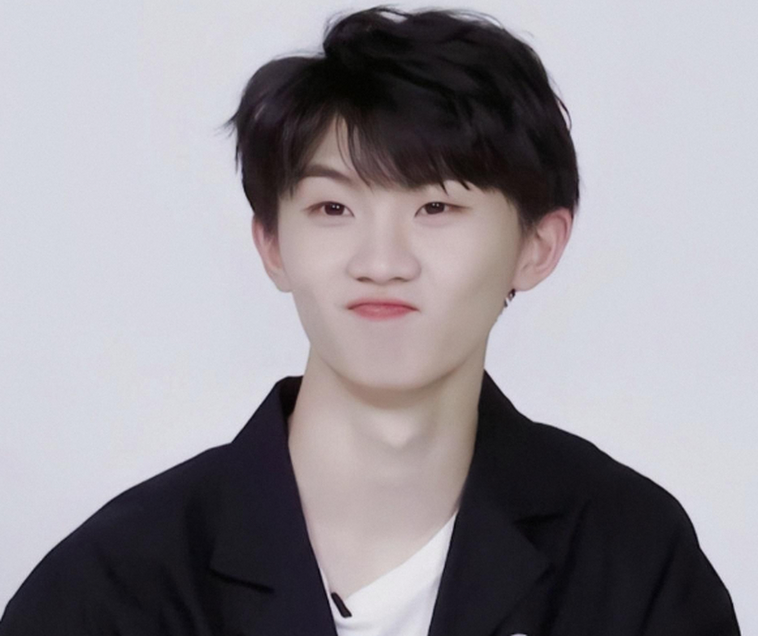 比如说马嘉祺并不帅气,很可能遭到他粉丝们的言语谩骂,十分有趣