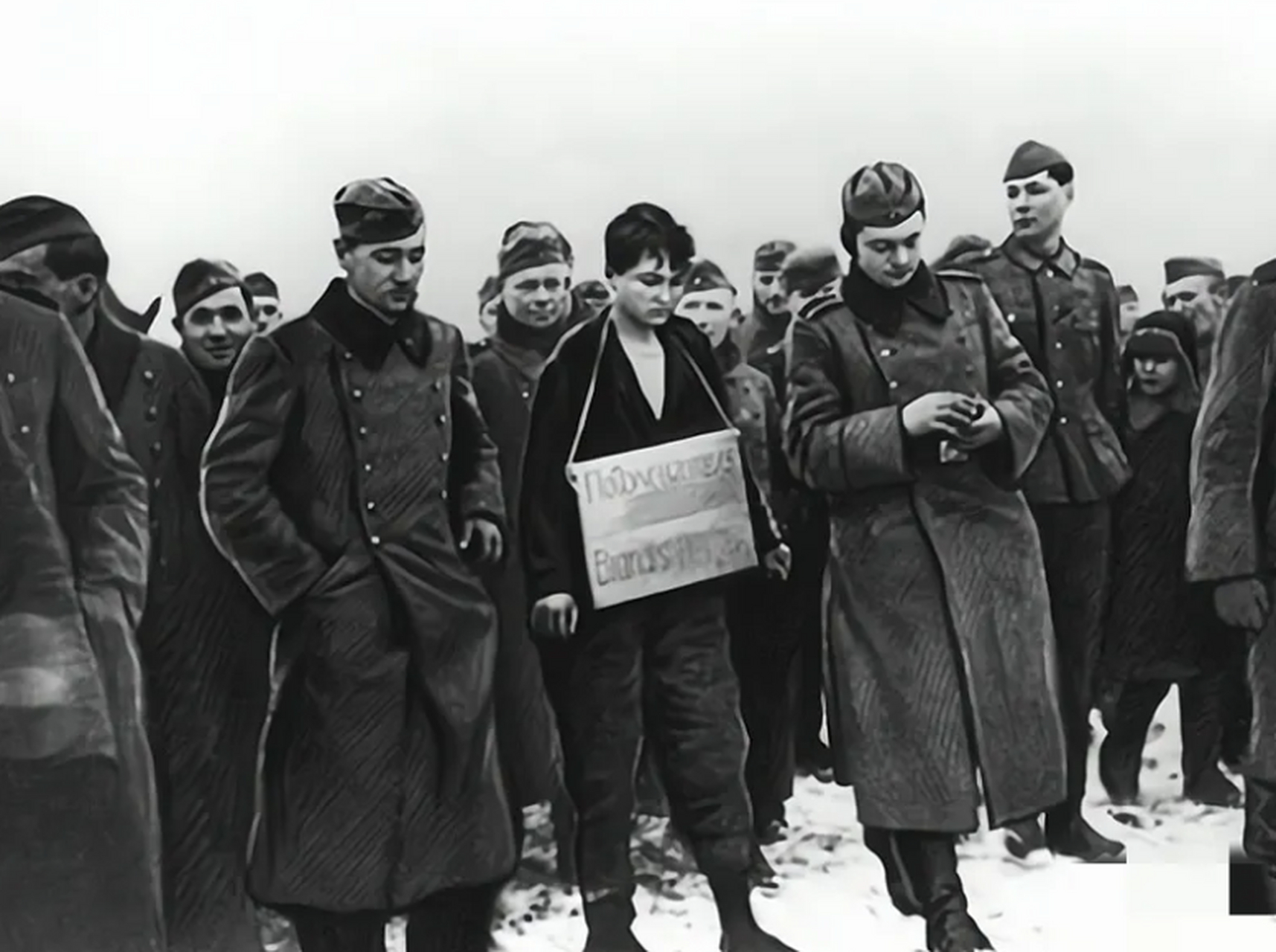 1942年,苏联女英雄卓娅,就义前的真实影像.