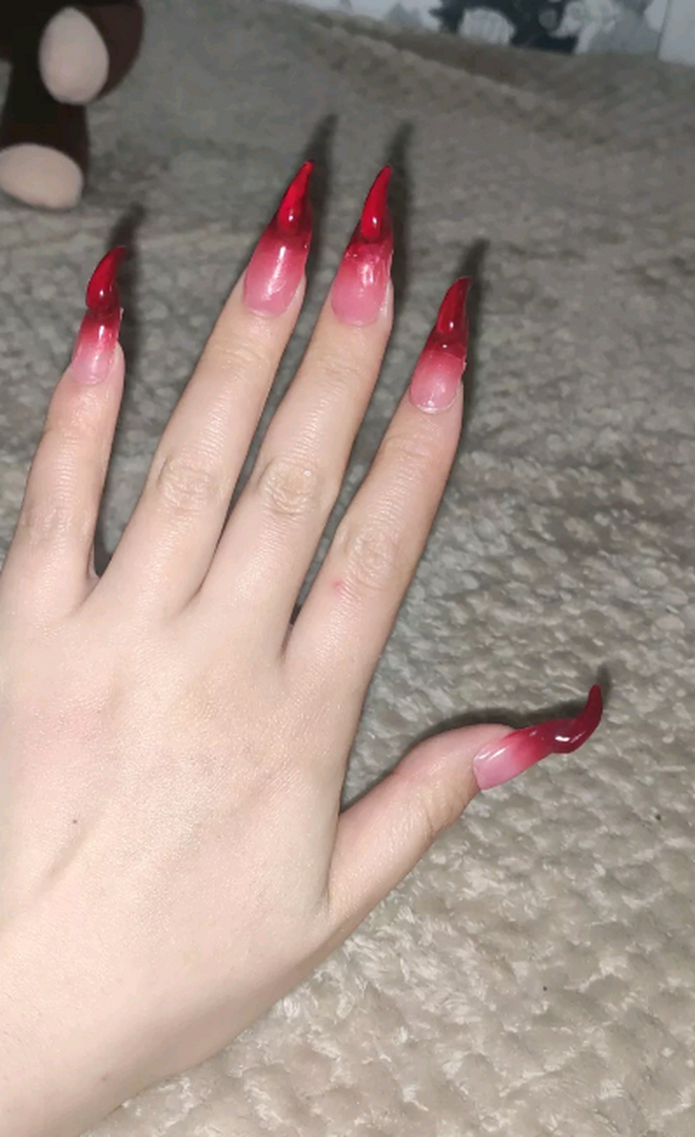 女朋友新做的美甲,好像鸡爪子啊