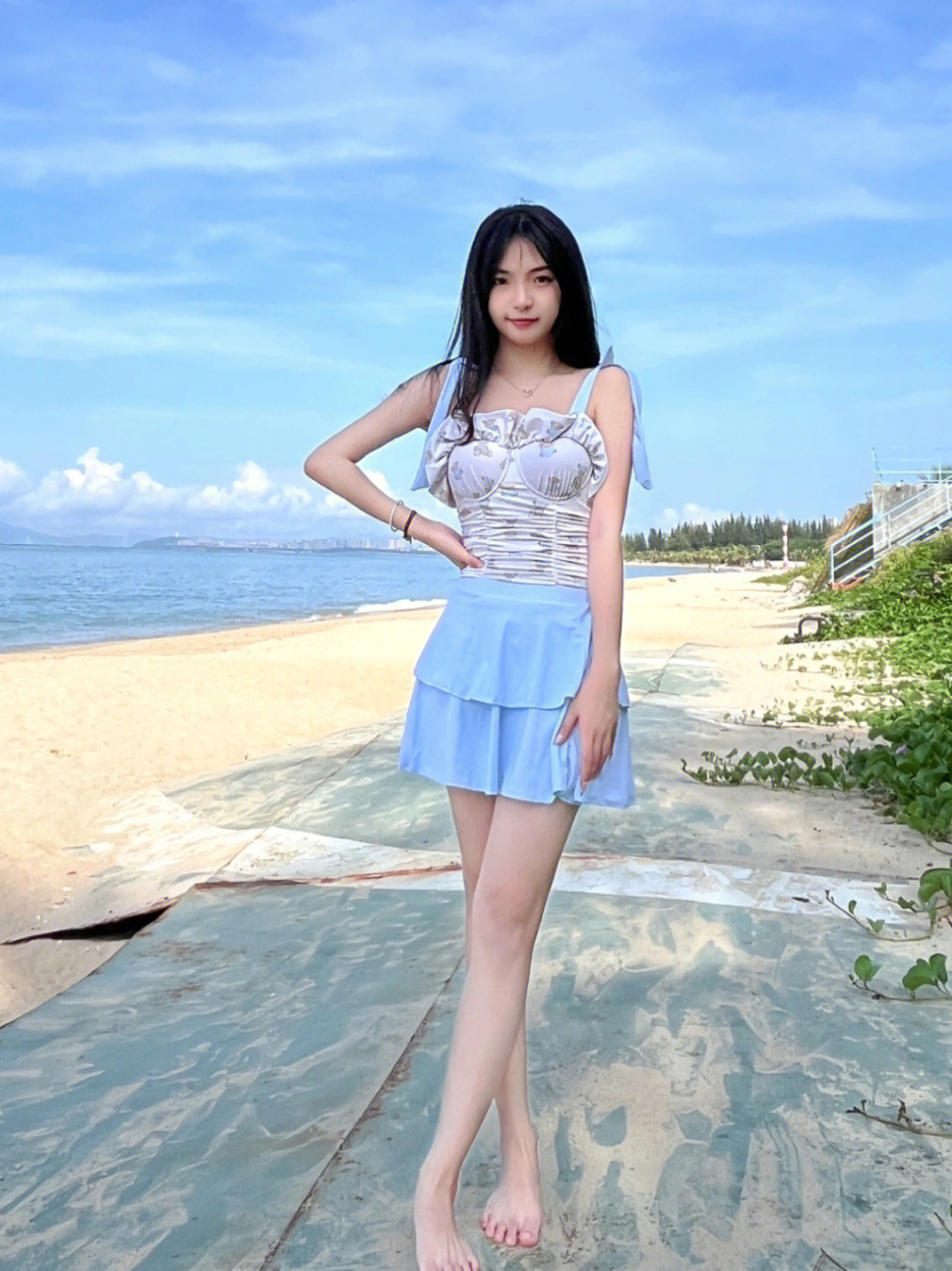 清纯可爱泳衣推荐肉肉的妹妹快来淡蓝色的泳衣湛蓝色的天空真的太配了