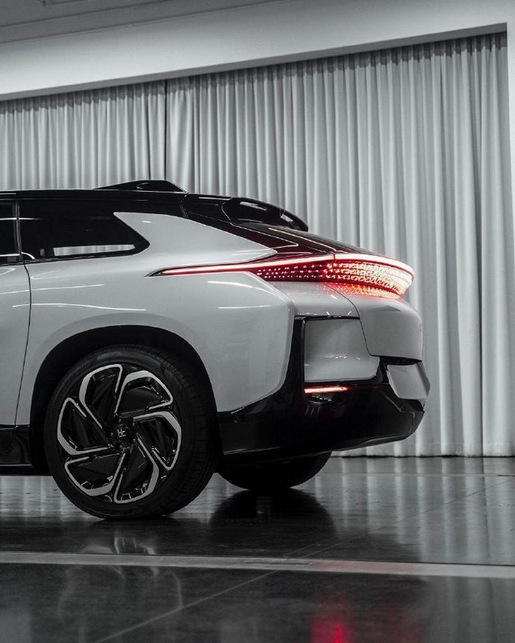 法拉第ff91正式进入生产,不容易啊,这个牌子的东西确实很前卫,也耗费