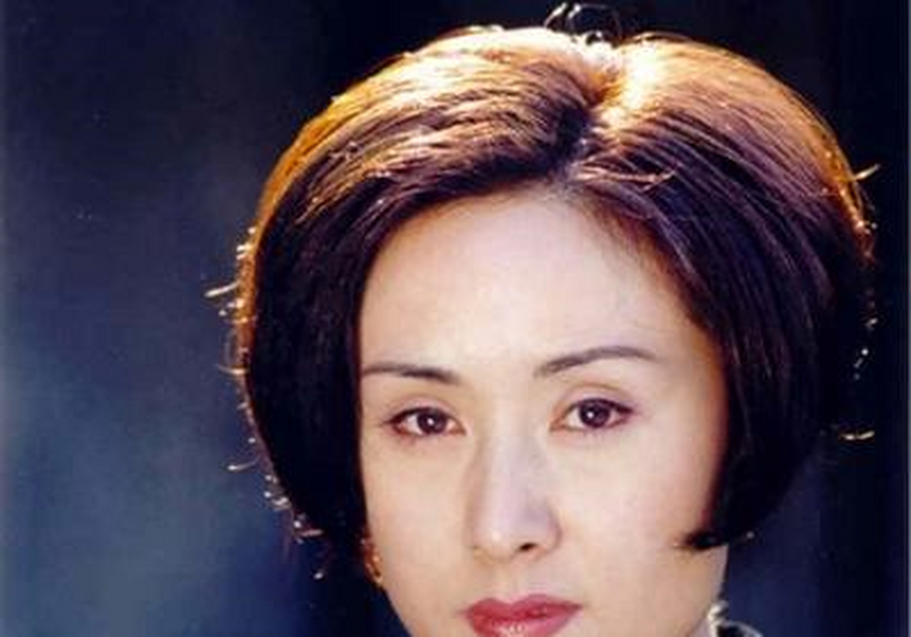 电视剧《幸福院》中白如雪虽然已年过半白,但是气质实在太好了,年轻时