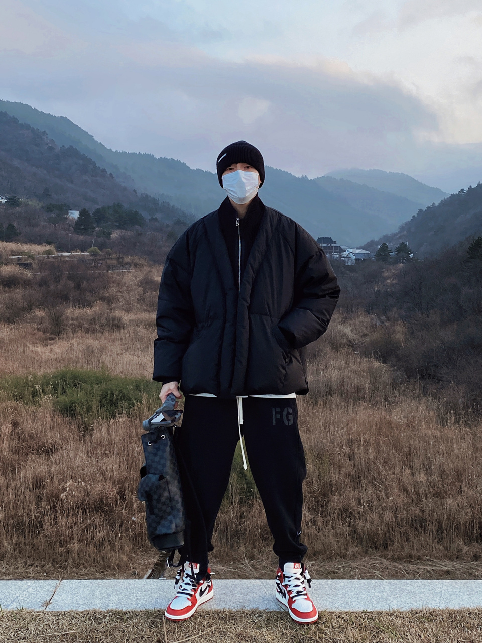 男士冬季穿搭村里来了个潮男 离开舒适区 拍了点不一样感觉的照片 给