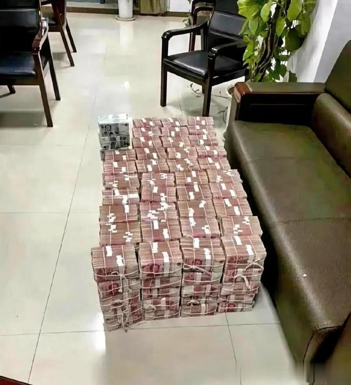 这是有一千万不?我从来没见过这么多钱!