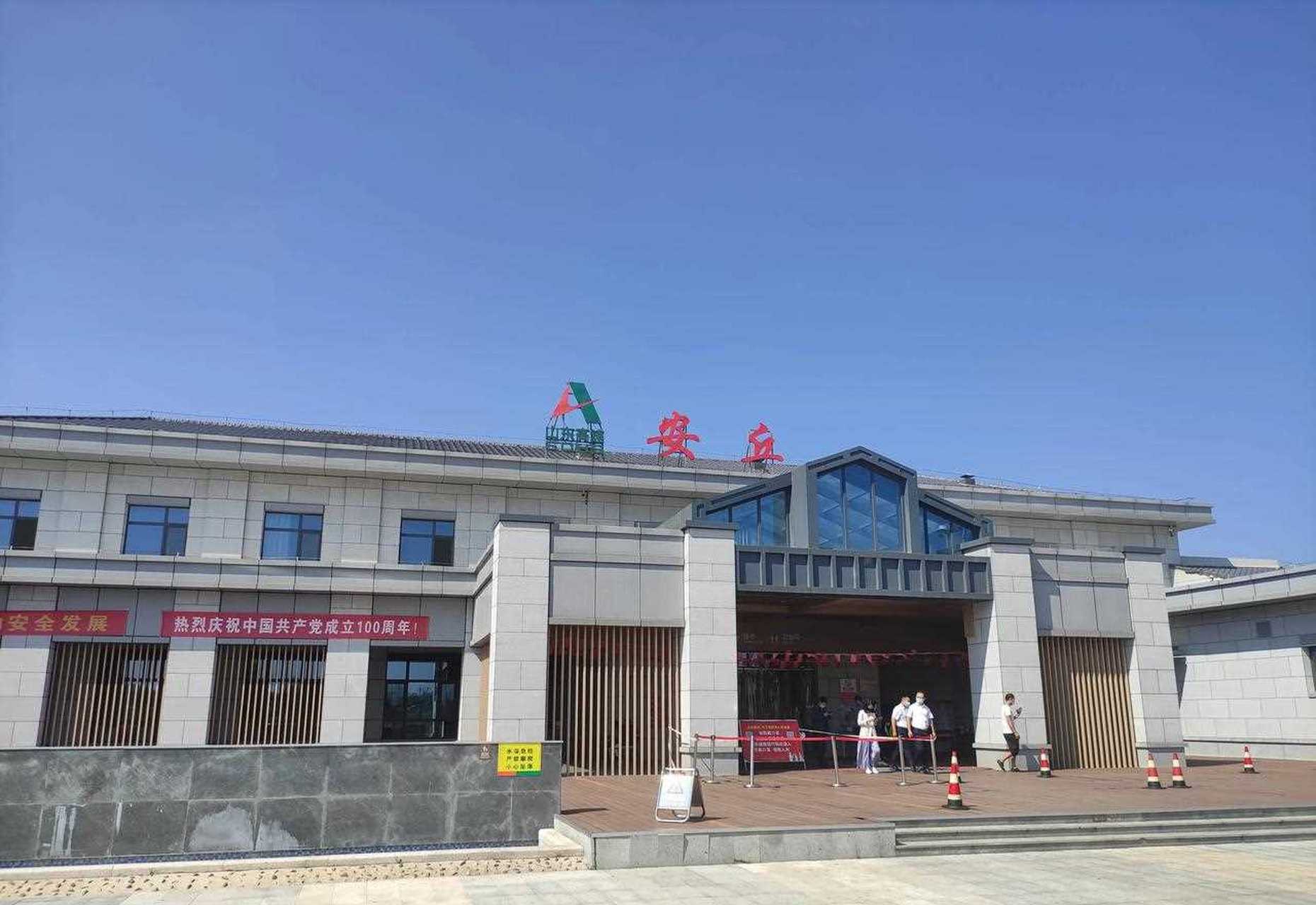 在山东高速的潍坊安丘服务区,碰到了老乡的奥迪车.