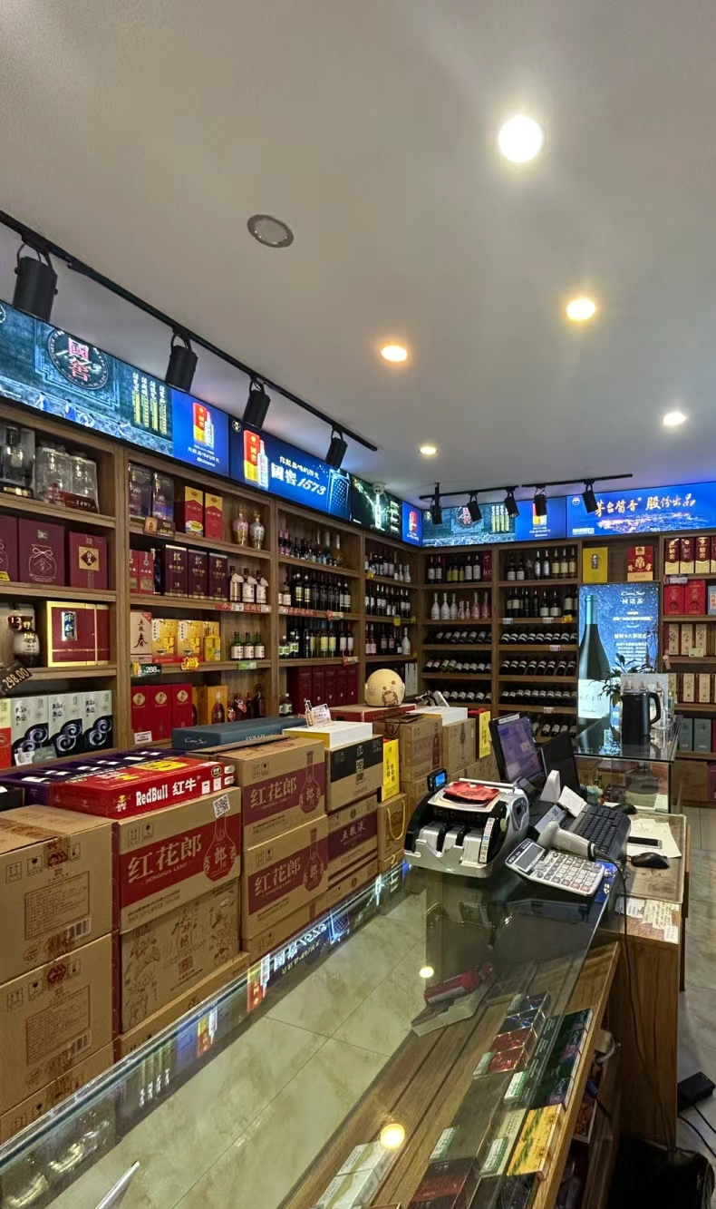 但麻雀虽小五脏俱全,基本需要 烟酒店内景照片烟酒店内部照片烟酒店内