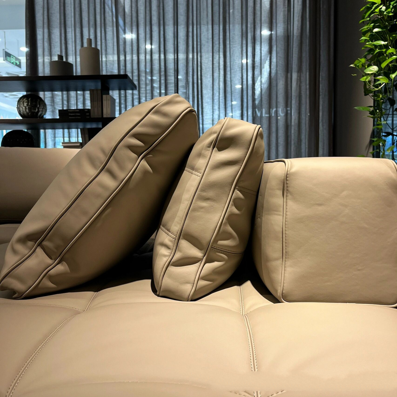 moda loft 意式极简新款沙发	 "出品:moda loft 材质:进口头层牛皮