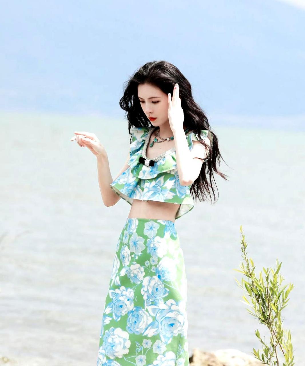 张予曦的侧颜太美了,让人惊叹!