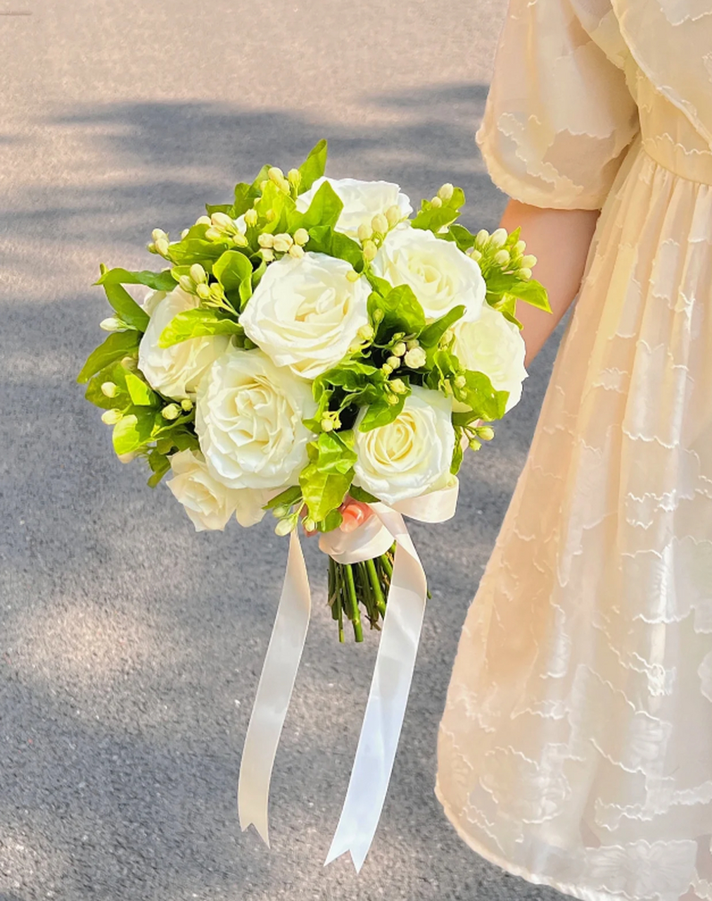 小预算韩系手捧花|白玫茉莉哦 相濡以沫不相离 这束手捧花以茉莉和白