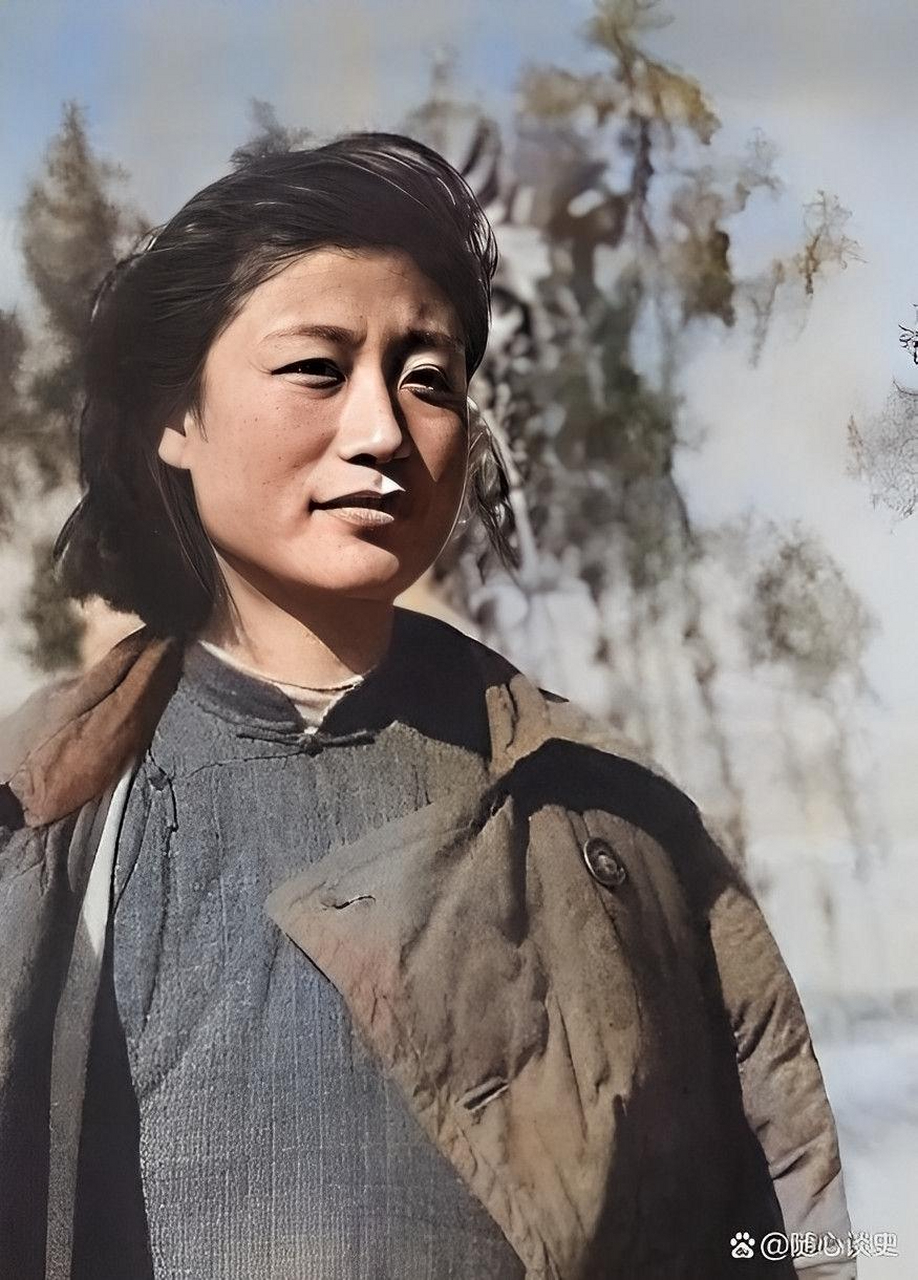1940年,新四军"军花"李又兰的一张照片.