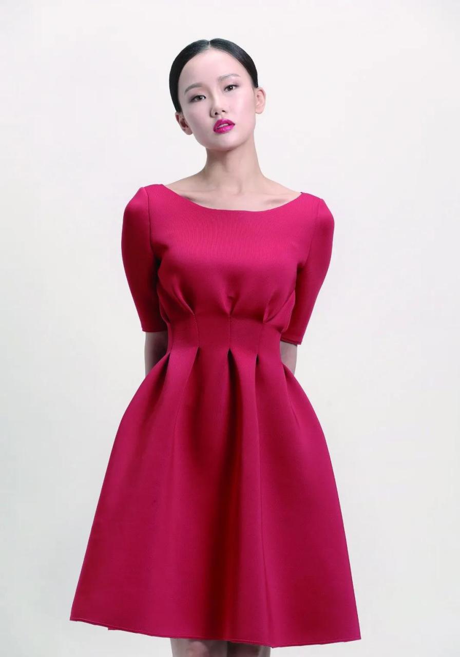 黄龄不仅歌声诱人,身材也超级好看