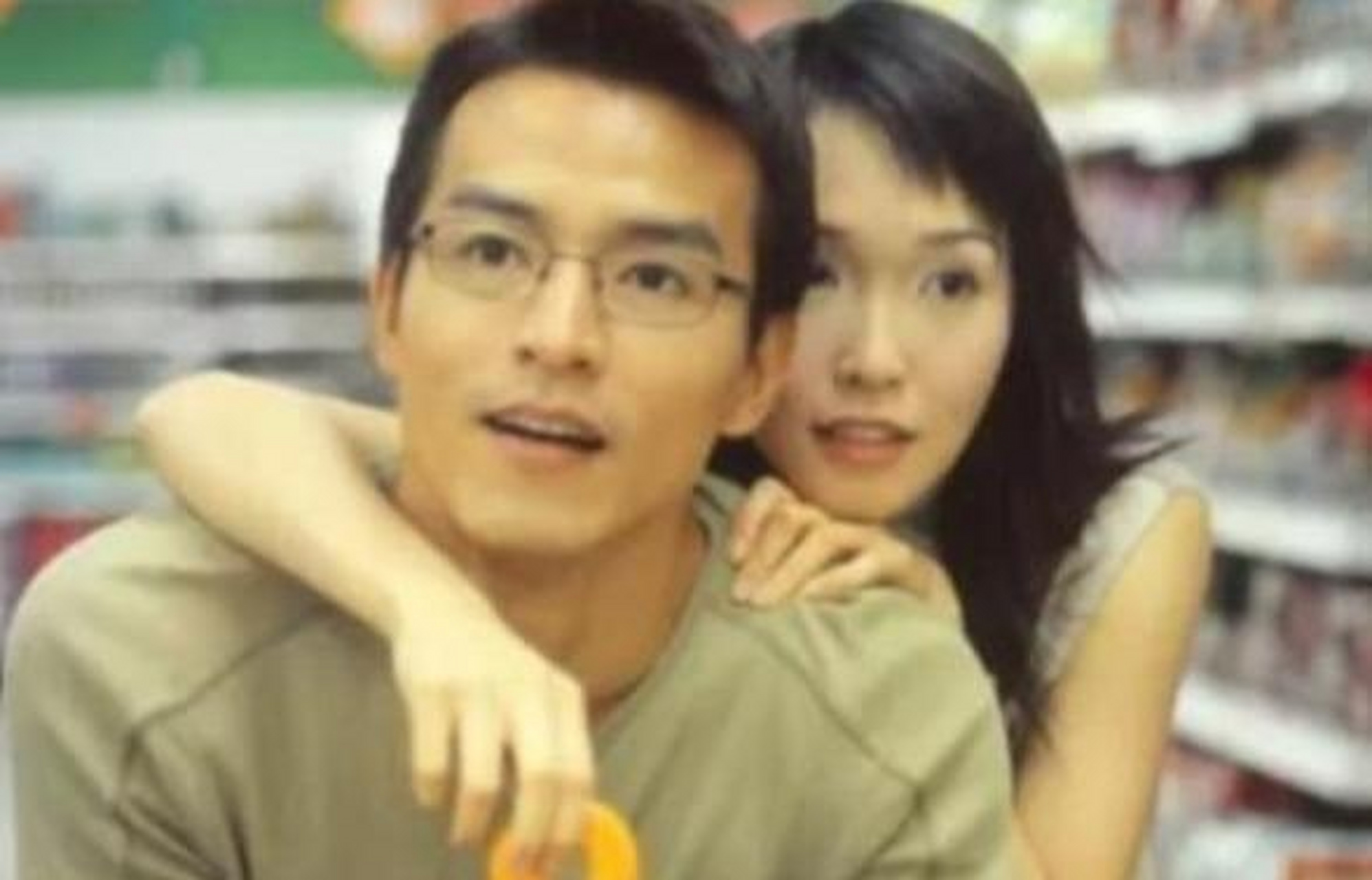 其实李铭顺早就情根深种,早年范文芳在国外散心时收到过一封匿名的