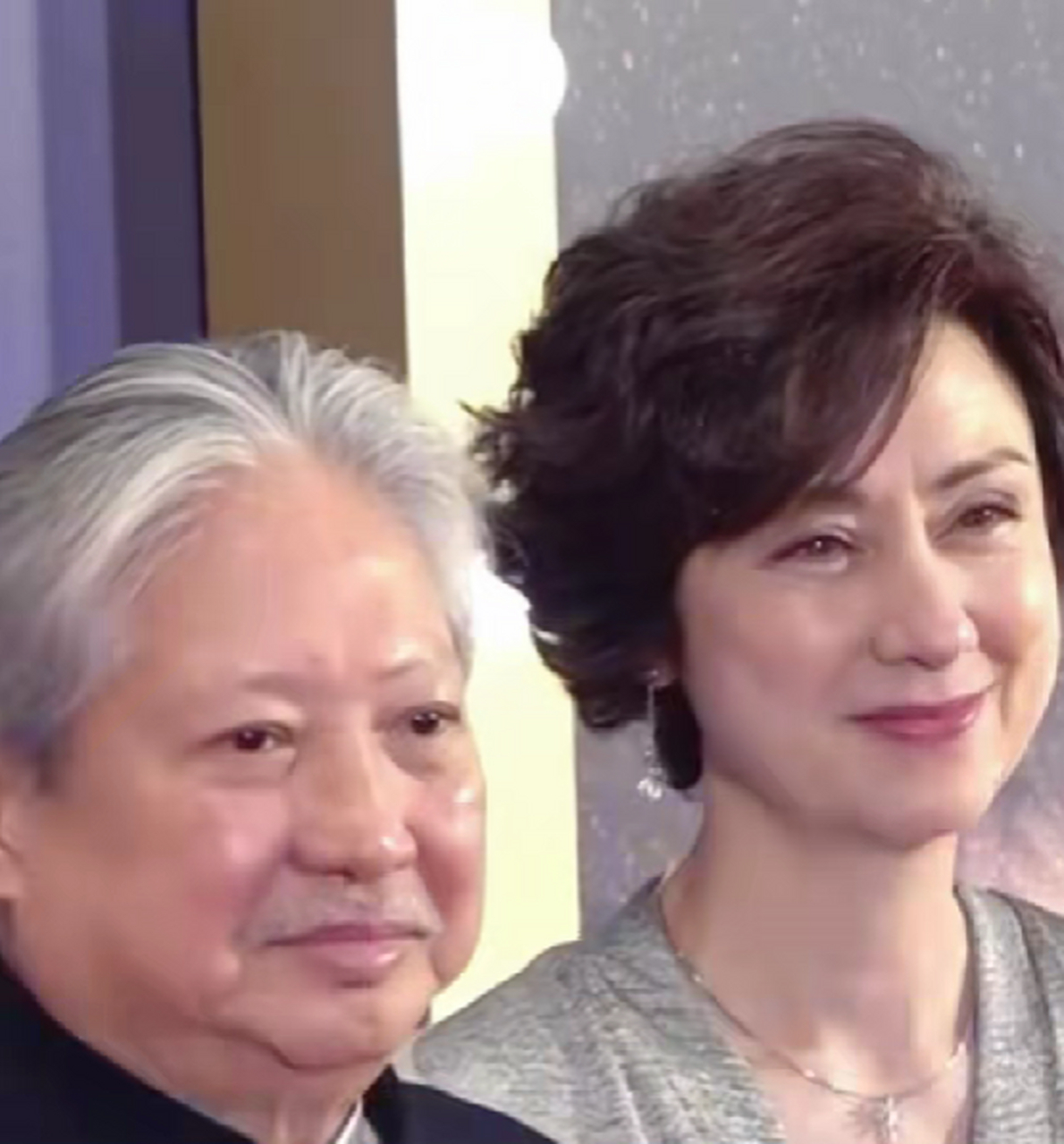 73岁# 洪金宝 携妻子高丽虹亮相活动,俩人携手走过28年婚姻,从师徒到