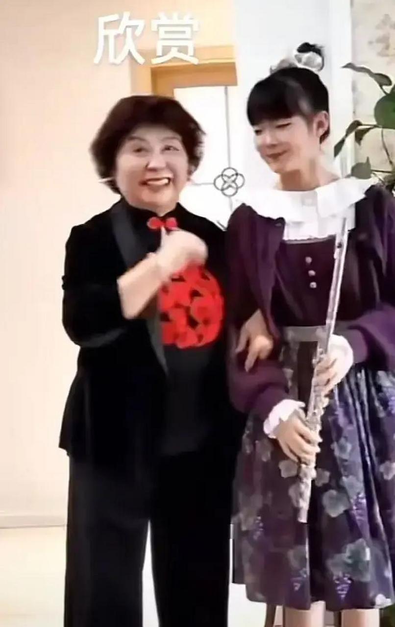 13年前,失独的盛海琳阿姨冒着高龄风险生下一对双胞胎女儿.