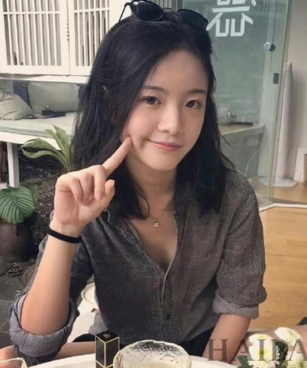 李庚希长发好美图片