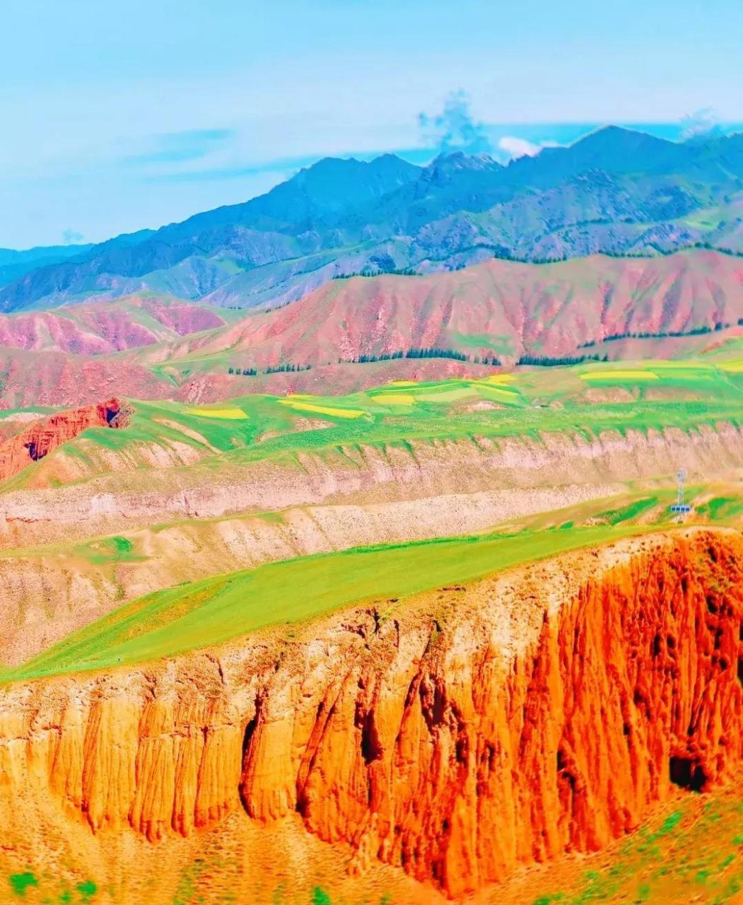 这里是位于青海省海北州祁连县的卓尔山,在我看来,这是不容错过的一个