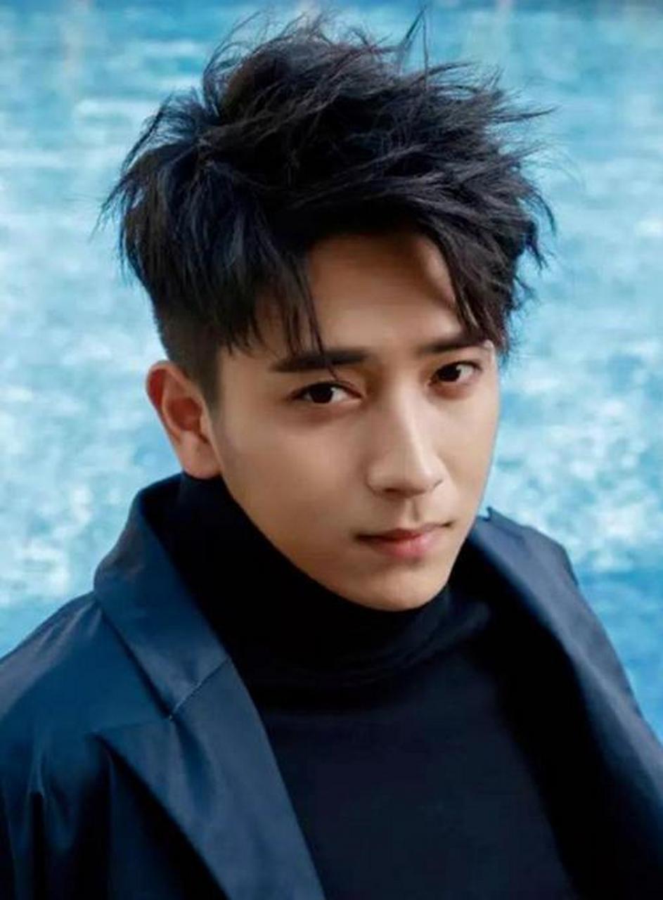 影视剧《不规则生活》目前定的主演是:陈若轩,阚清子.