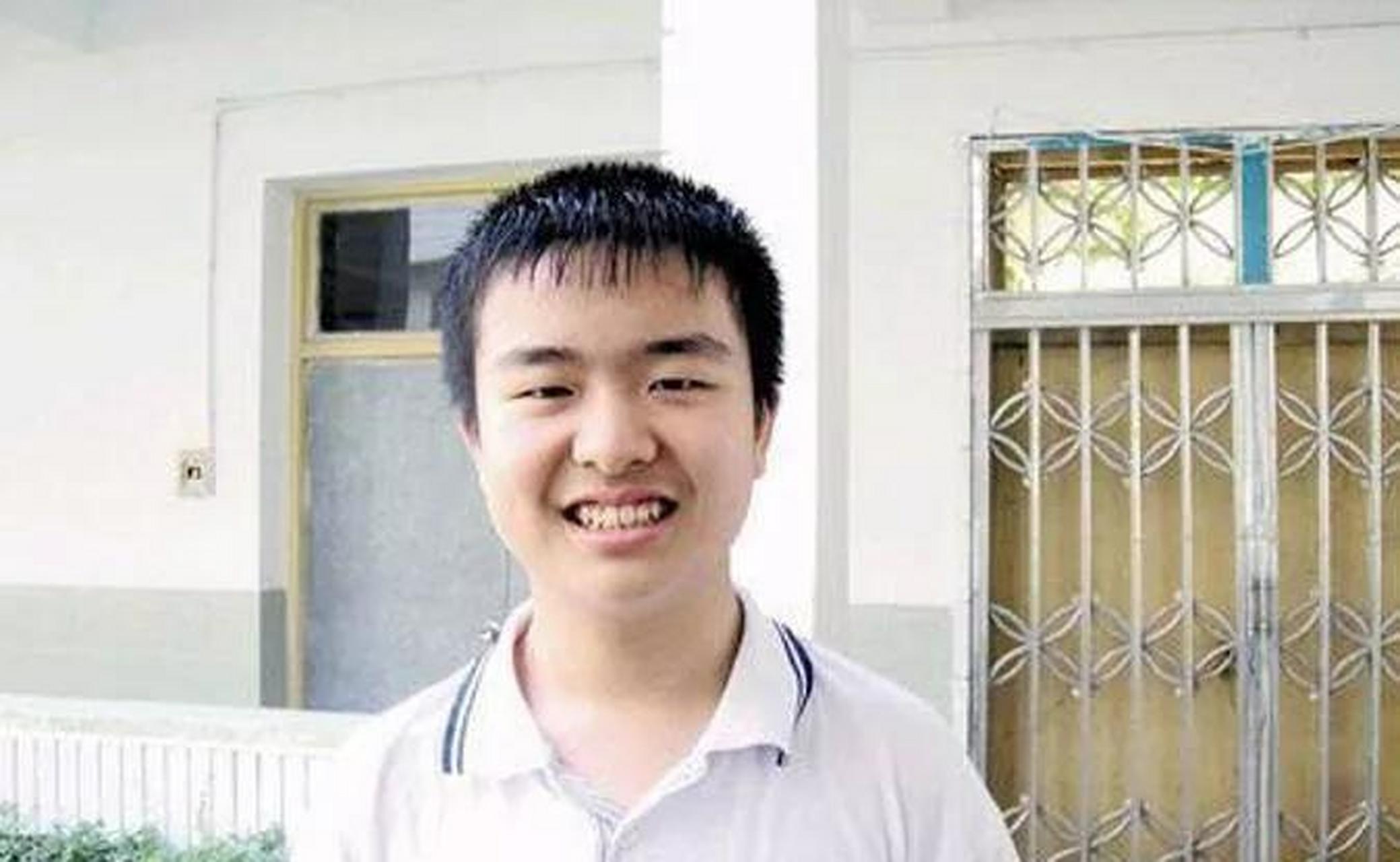 领动计划# 曾经轰动一时的"五道杠少年"黄艺博,高考时参加了武汉囱Ё