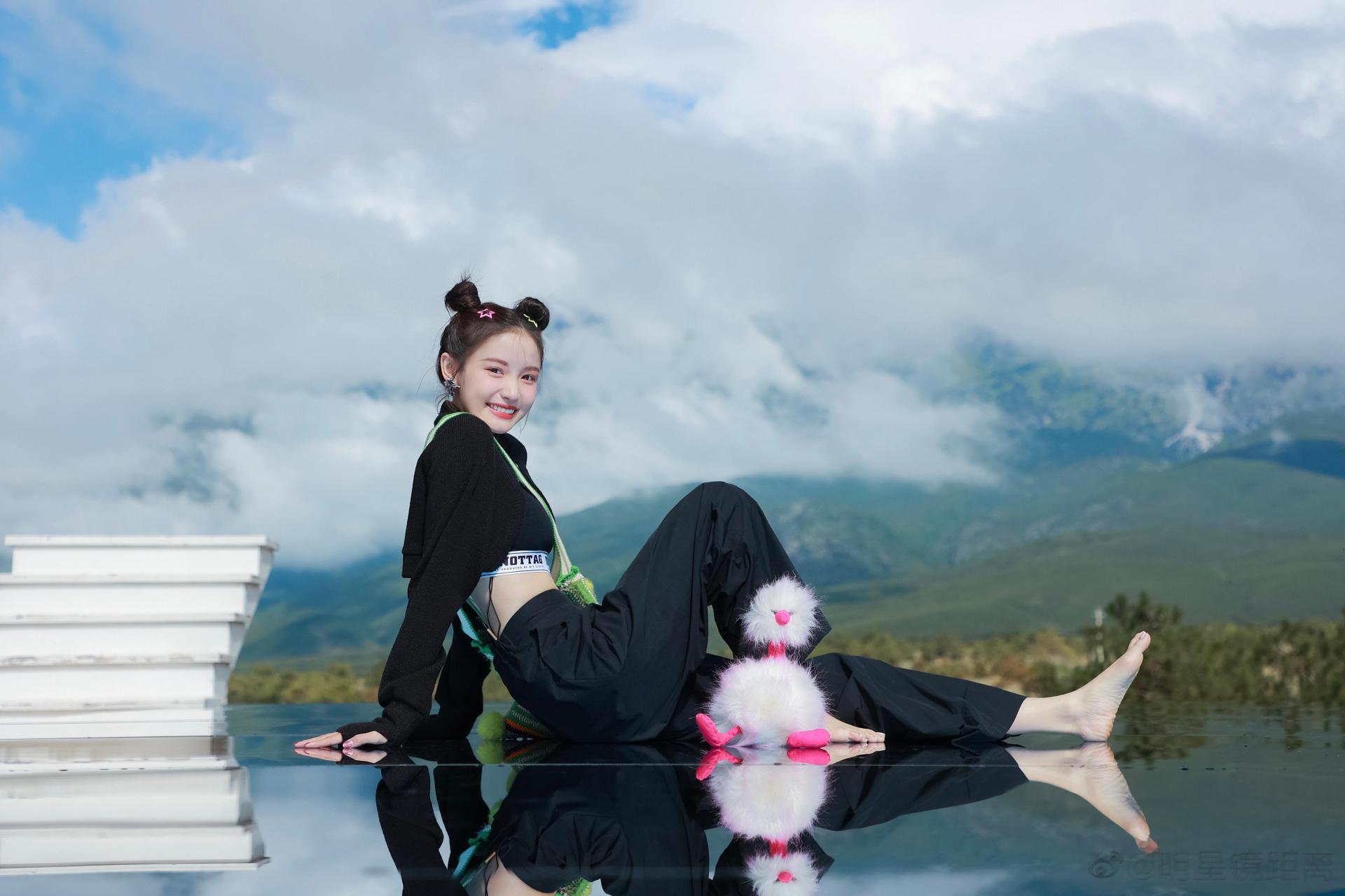 林小宅泳池戏水