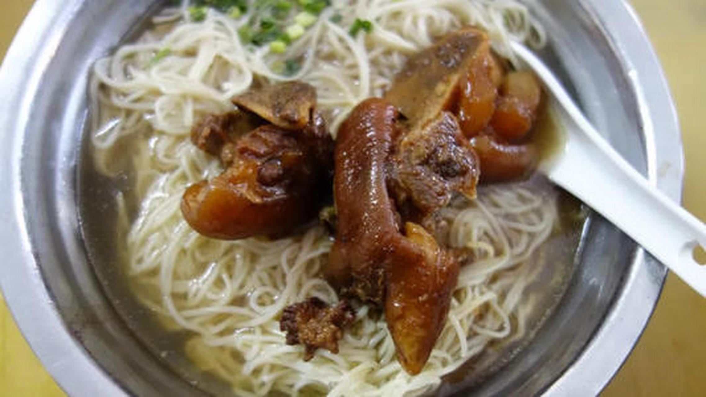 外海面,又称外海竹升面,是广东省江门市江海区的传统面食小吃.